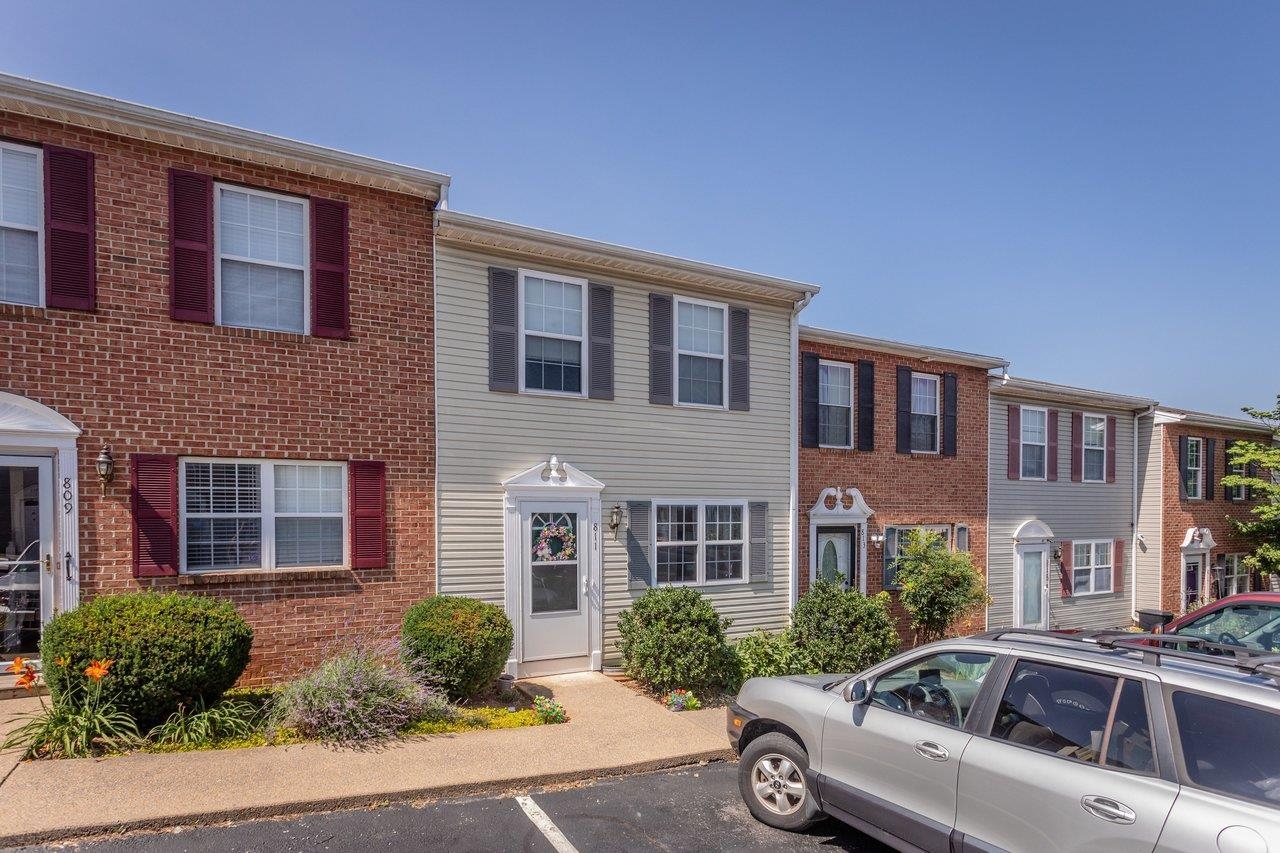 811 Northfield Ct — photo