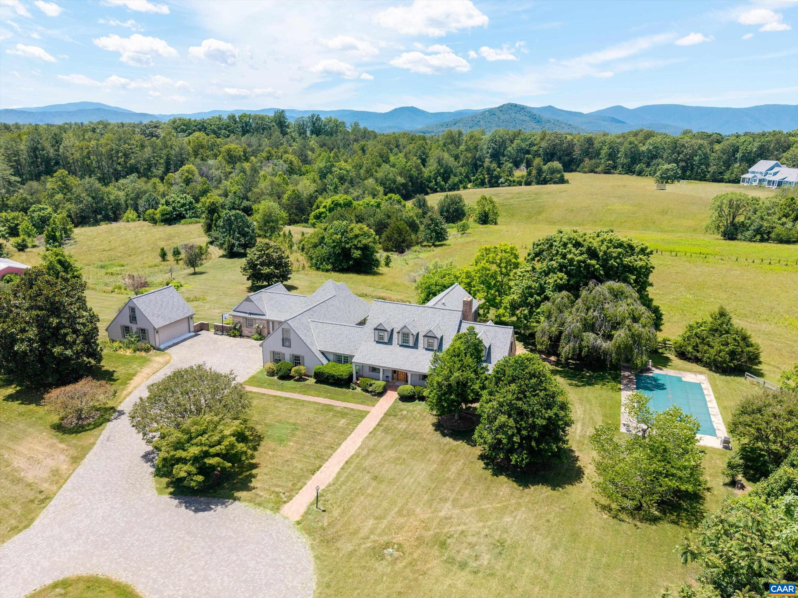 546 Three Pond Ln — photo