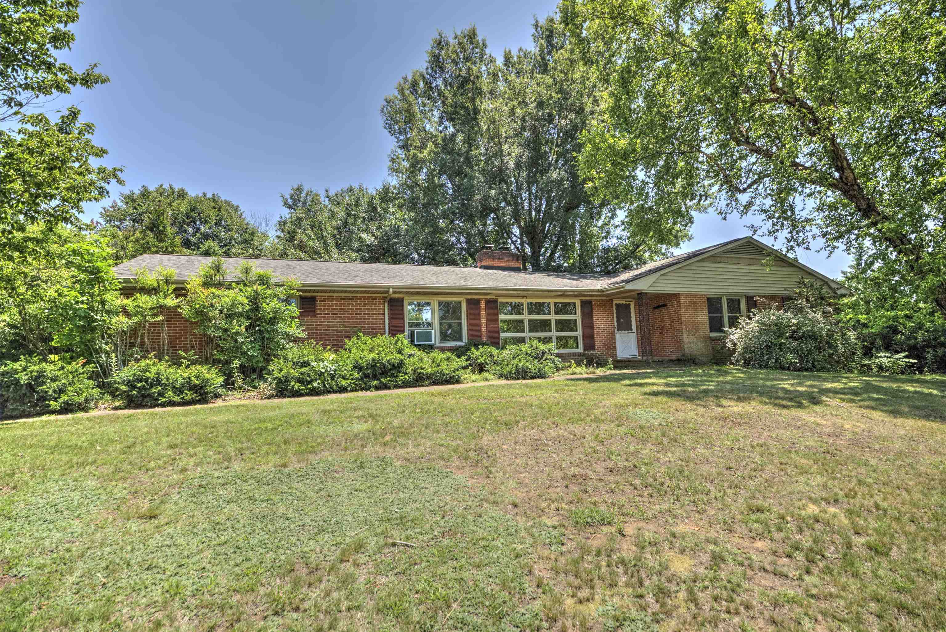 1667 Laurel Hill Rd — photo