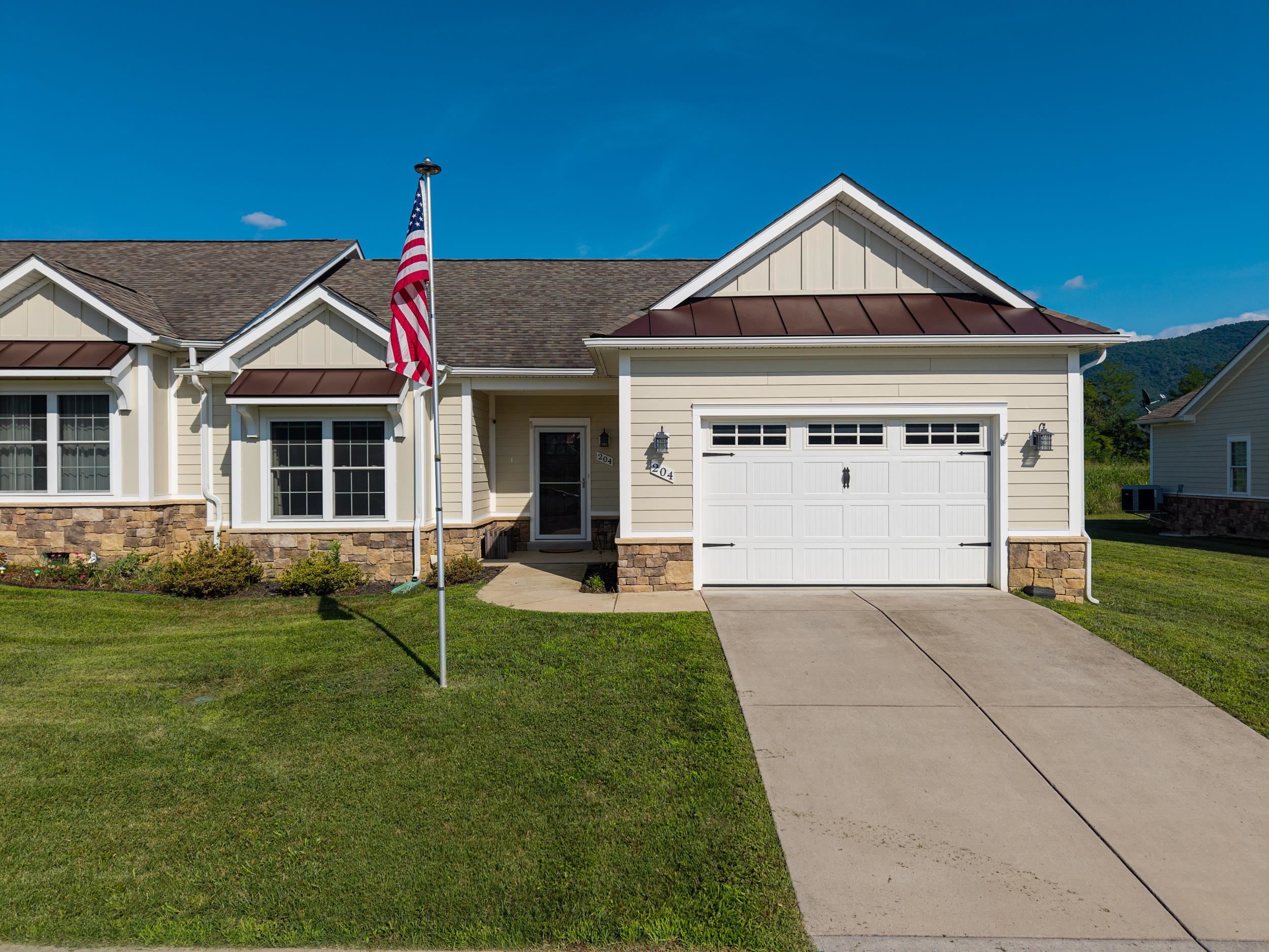 204 Grafton Ct — photo