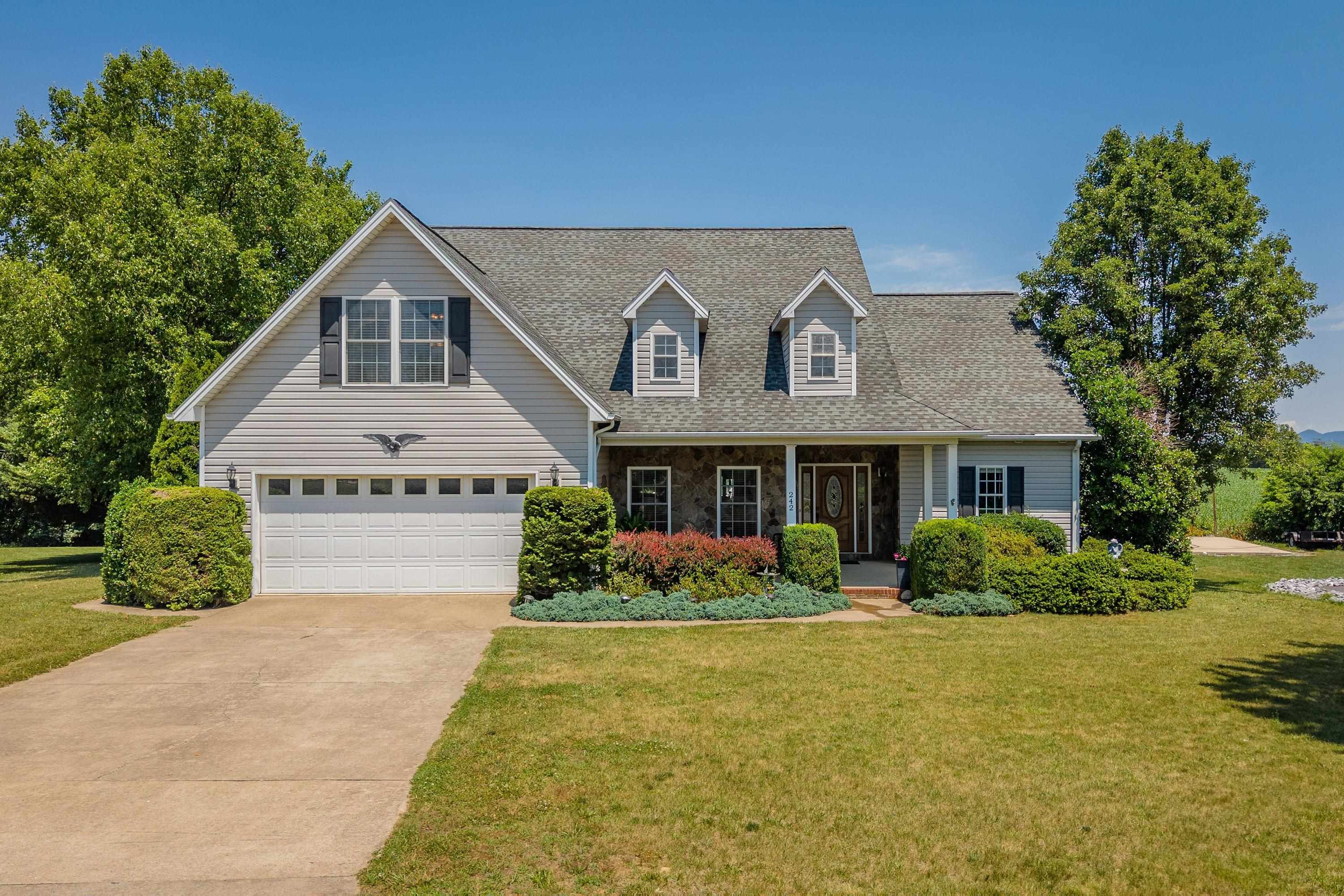 242 Kensington Dr — photo