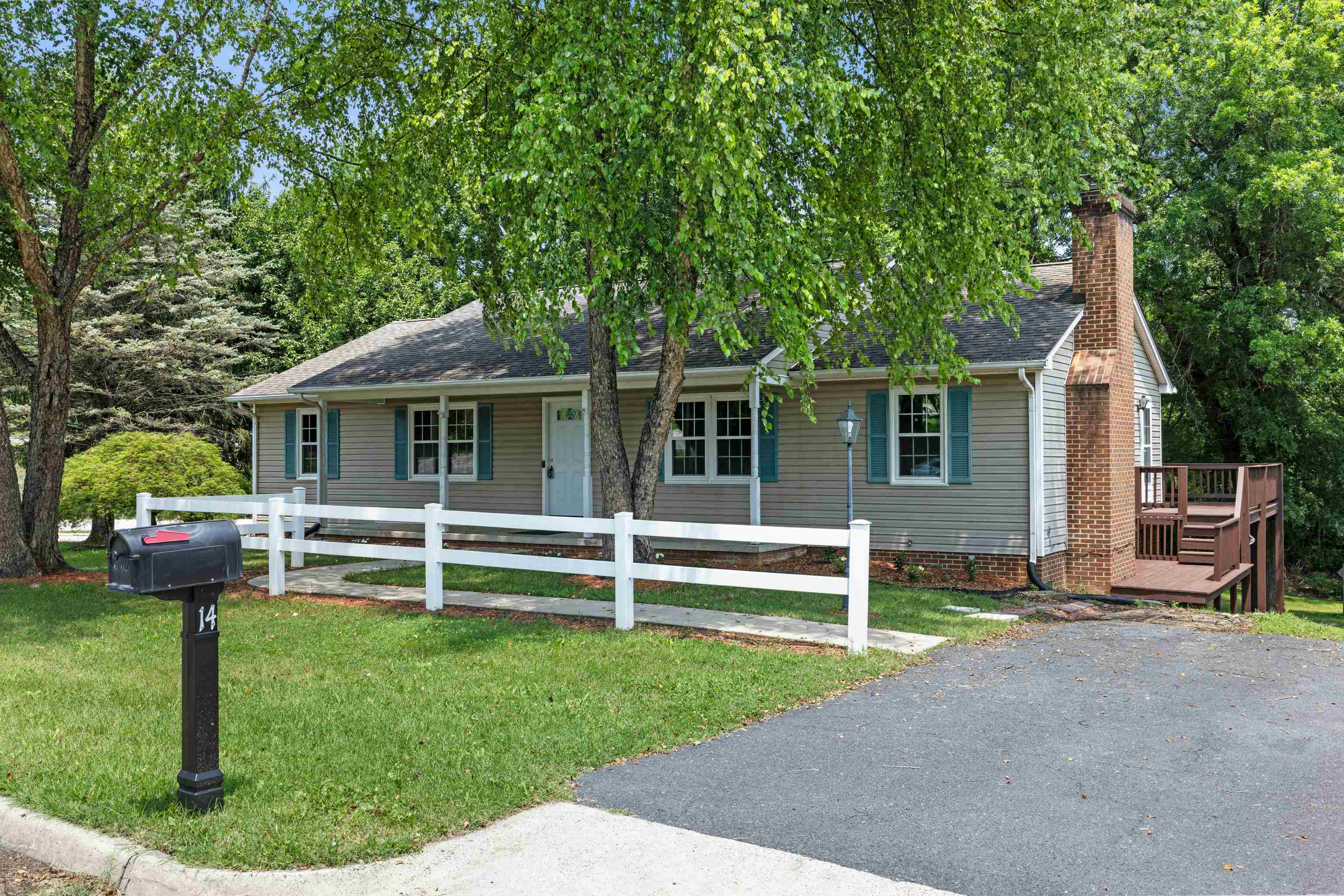 14 Loch Dr — photo