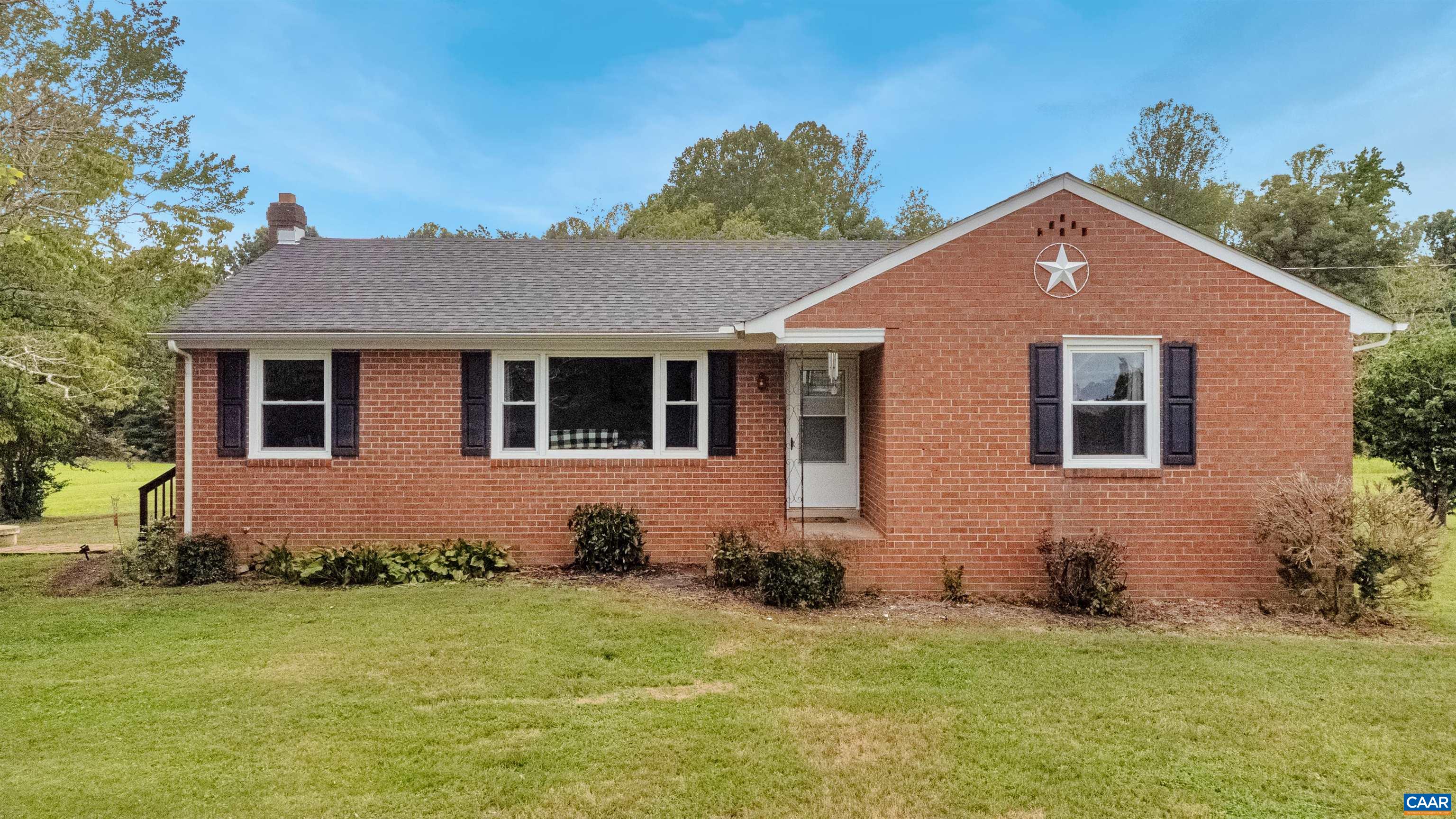 615 W Chapel Dr — photo