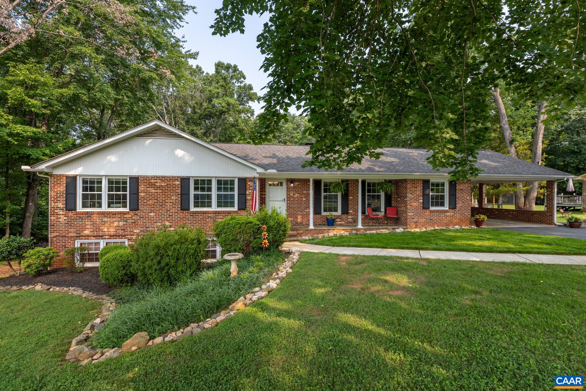 386 Fairlane Dr — photo
