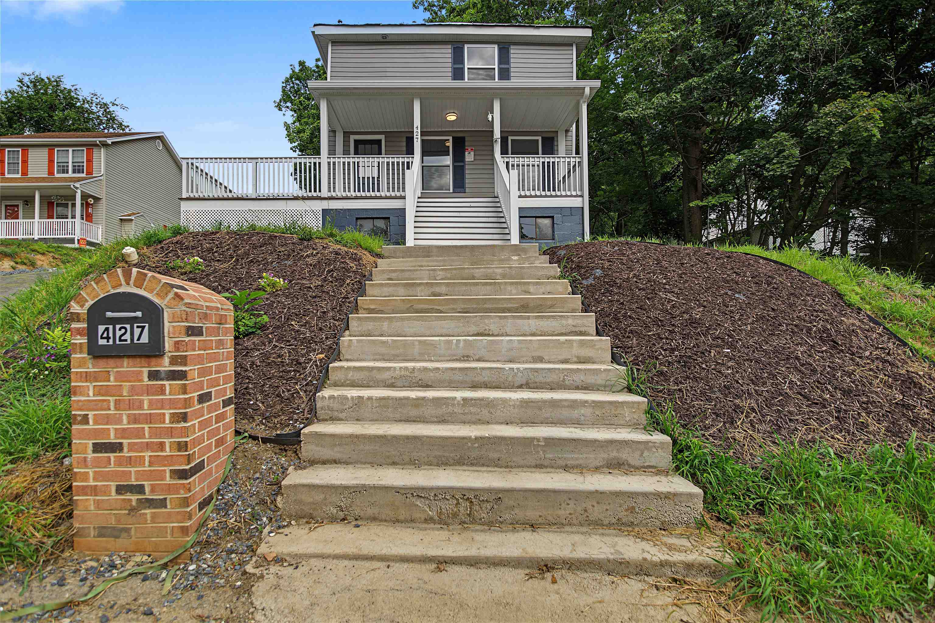 427 Montgomery Ave — photo
