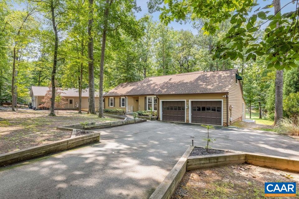 28 Out Of Bounds Rd — photo