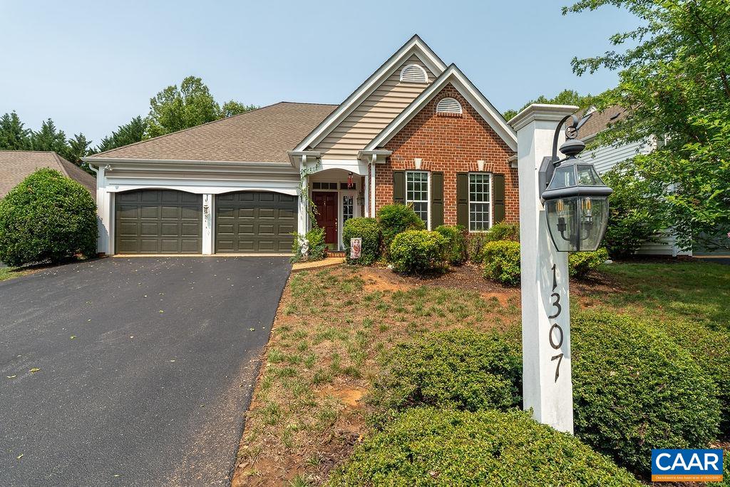 1307 Courtyard Dr — photo