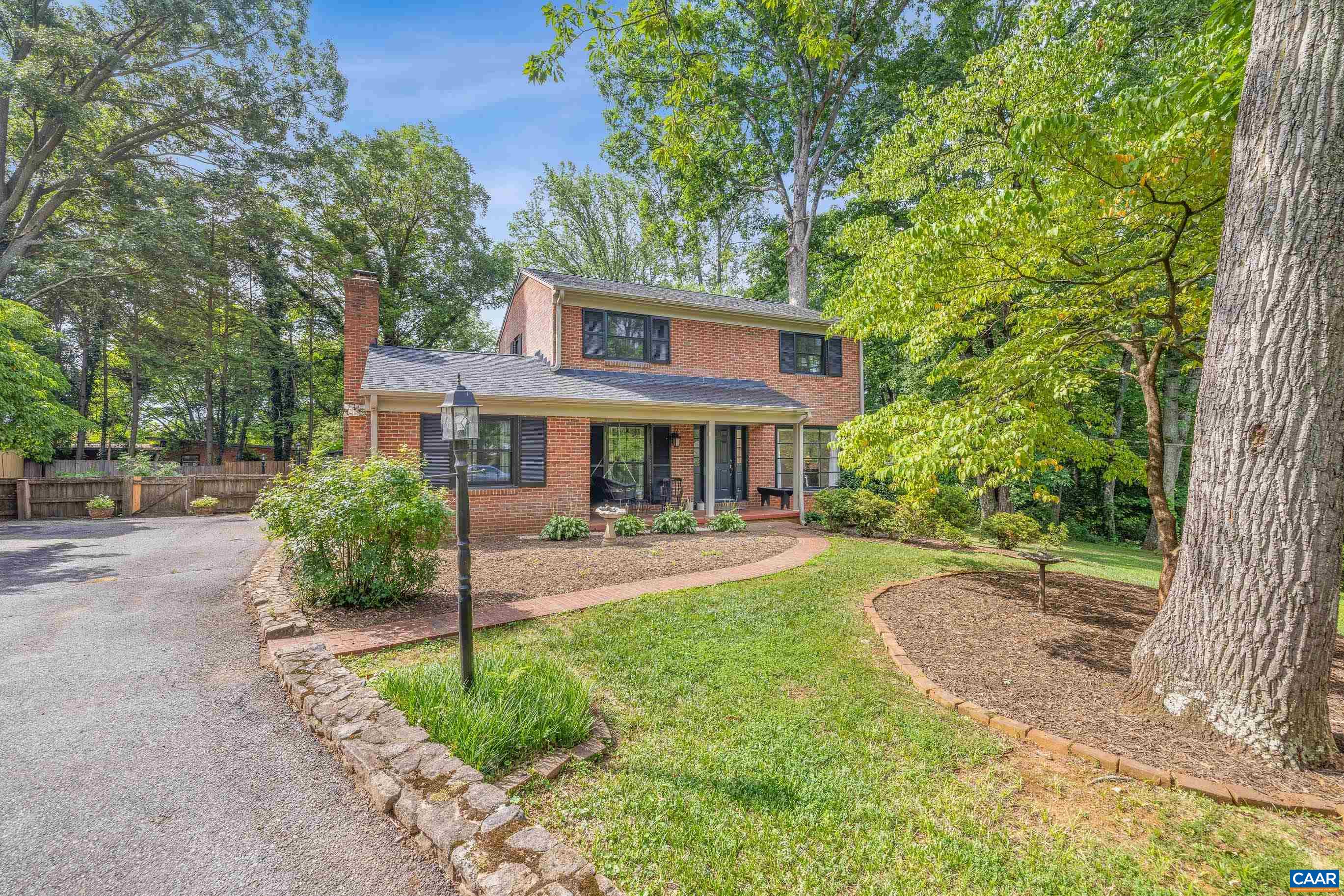 102 Angus Ct — photo