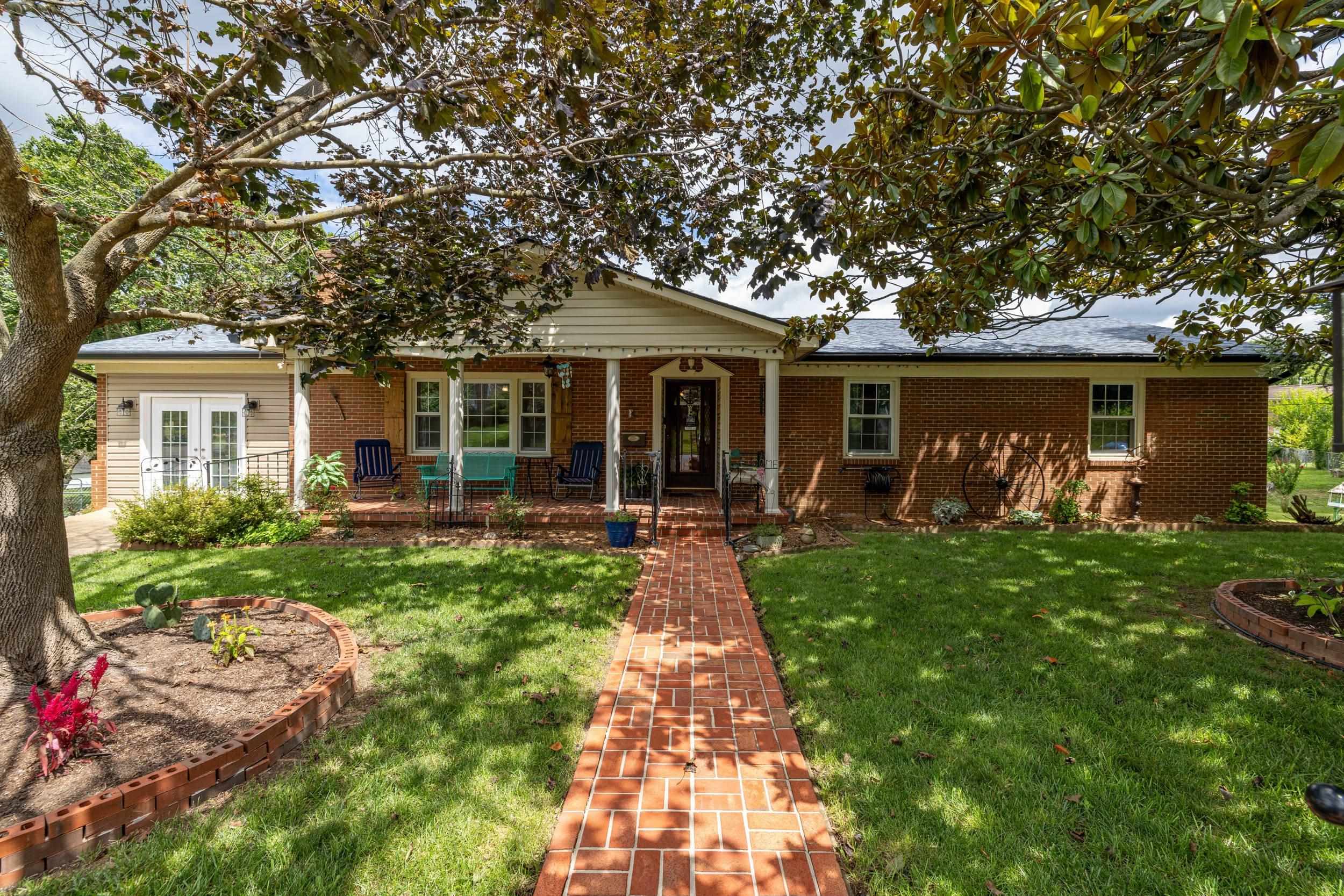 702 Ritchie Blvd — photo