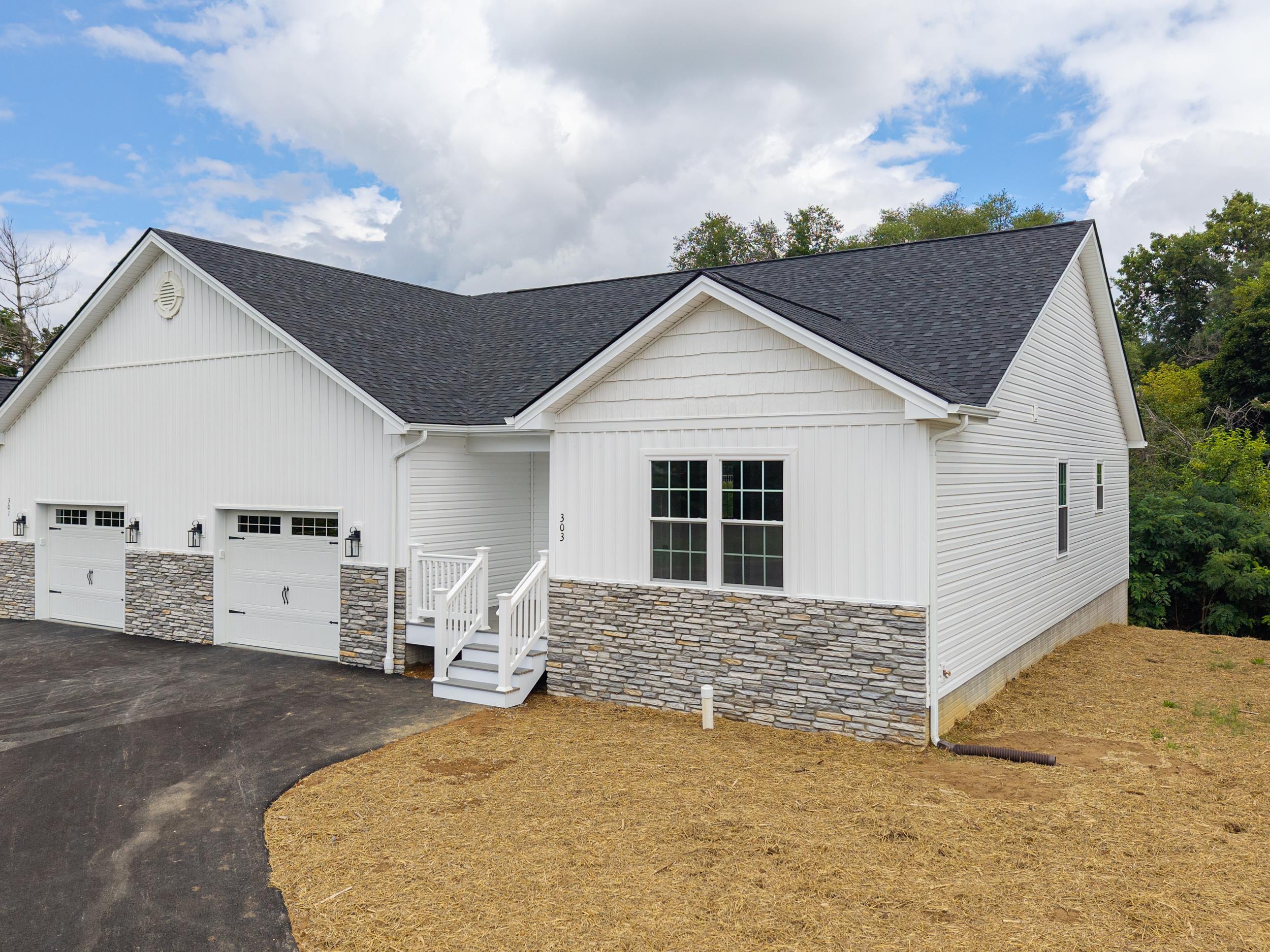 303 Willow Oak Dr — photo