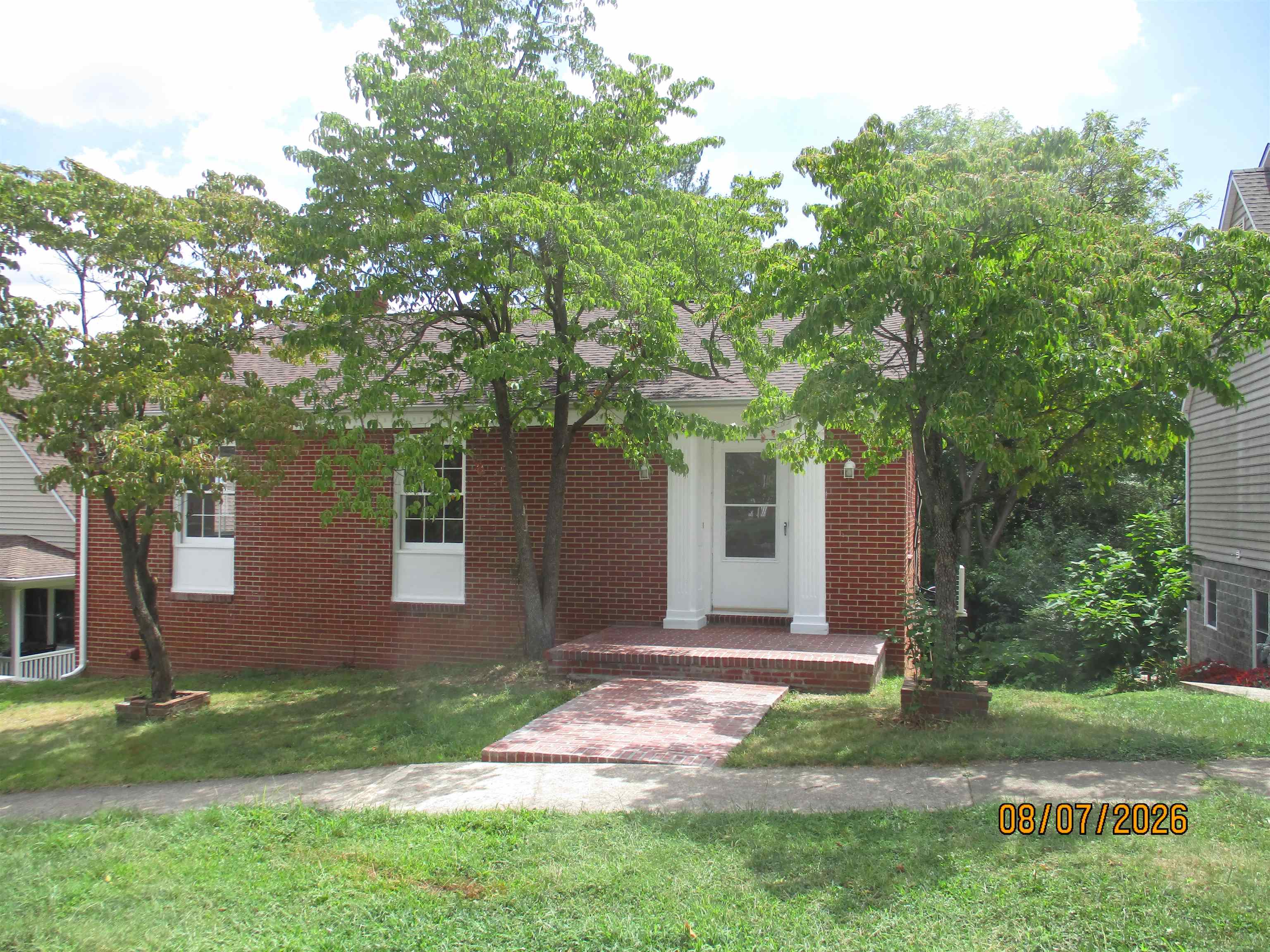 364 Walnut Ave — photo