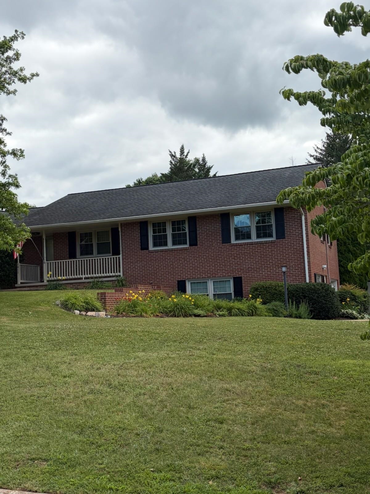 1411 Sunset Ln — photo