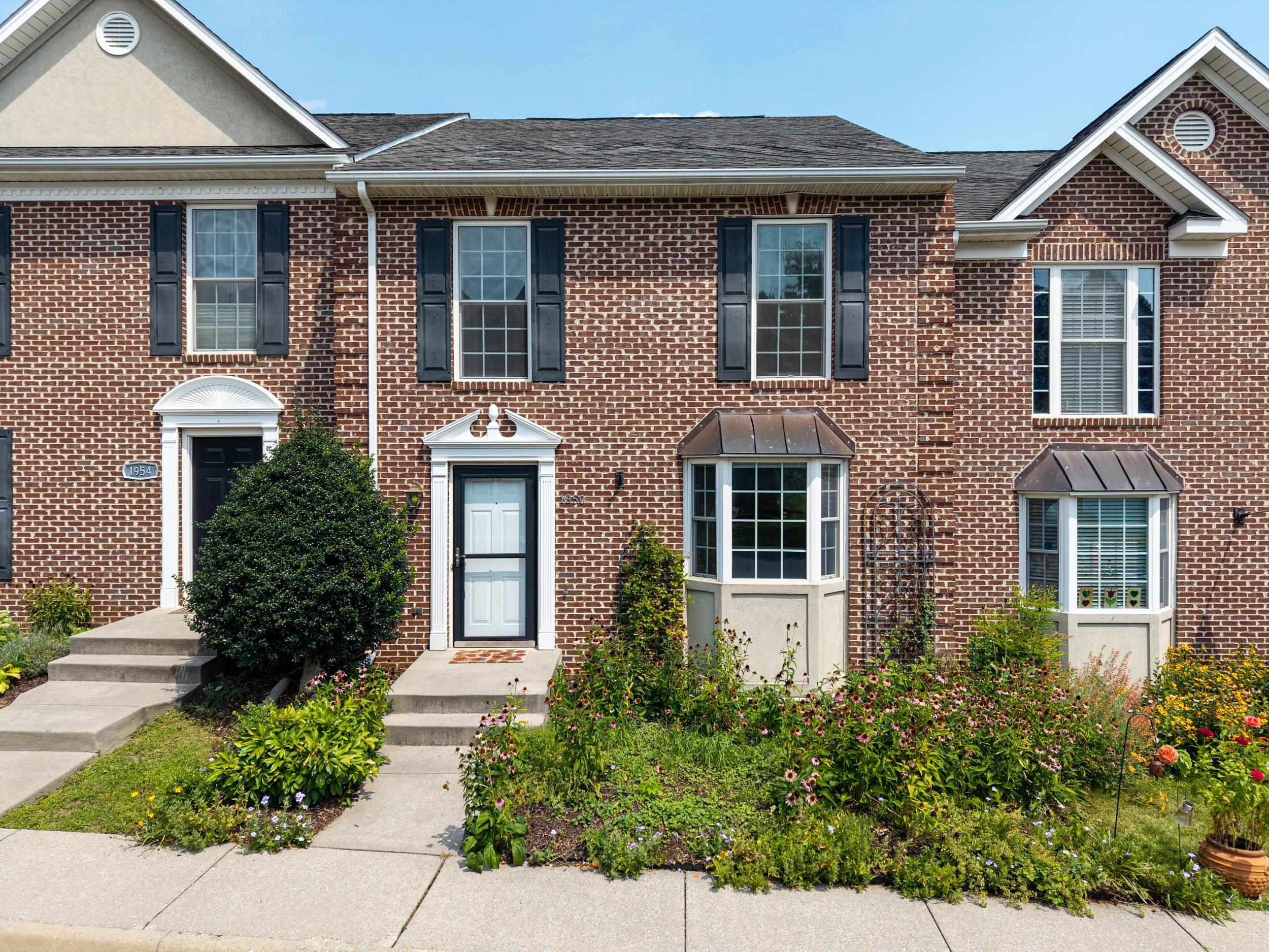 1950 Buttonwood Ct — photo