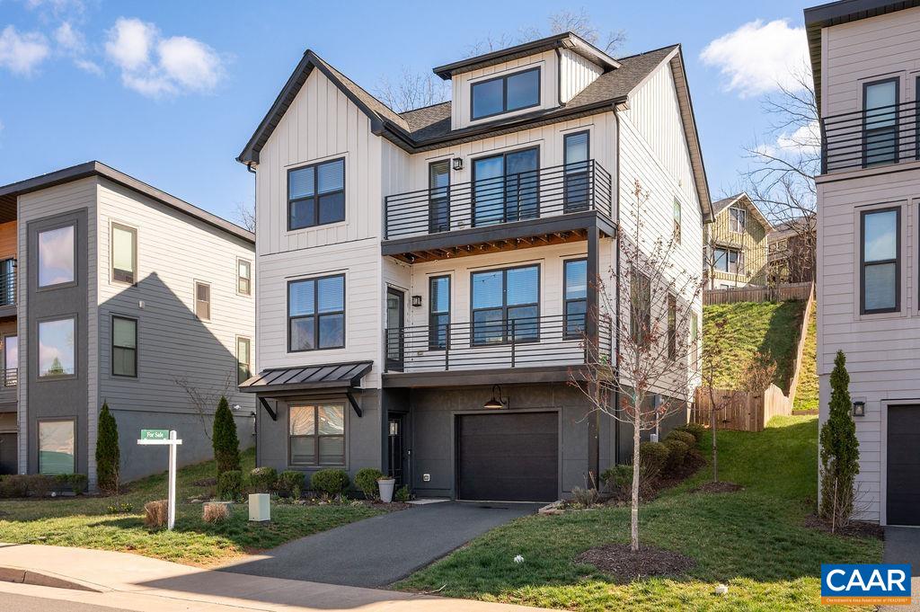 1011 Stonehenge Ave Ext — photo
