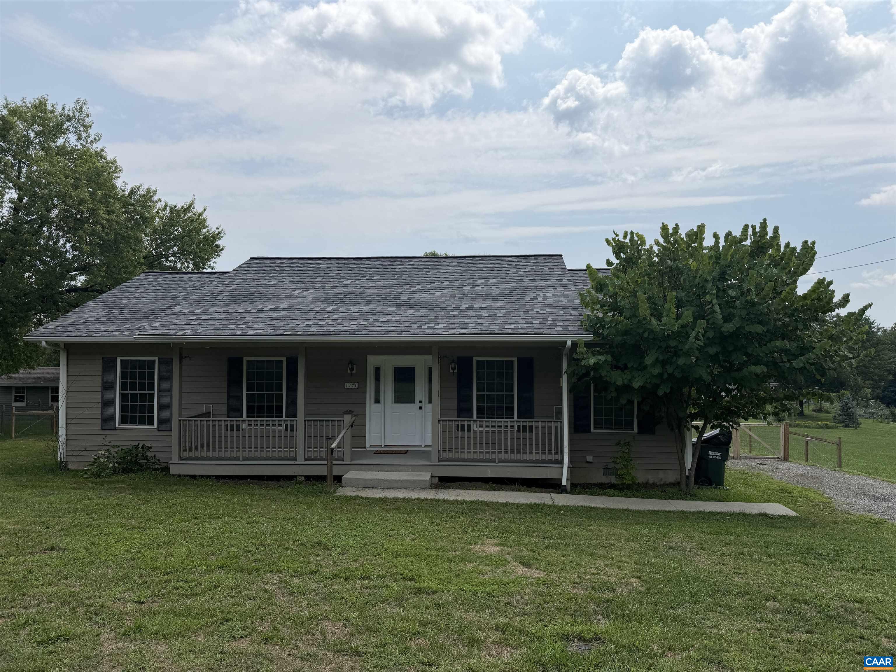 1720 Daybreak Ln — photo