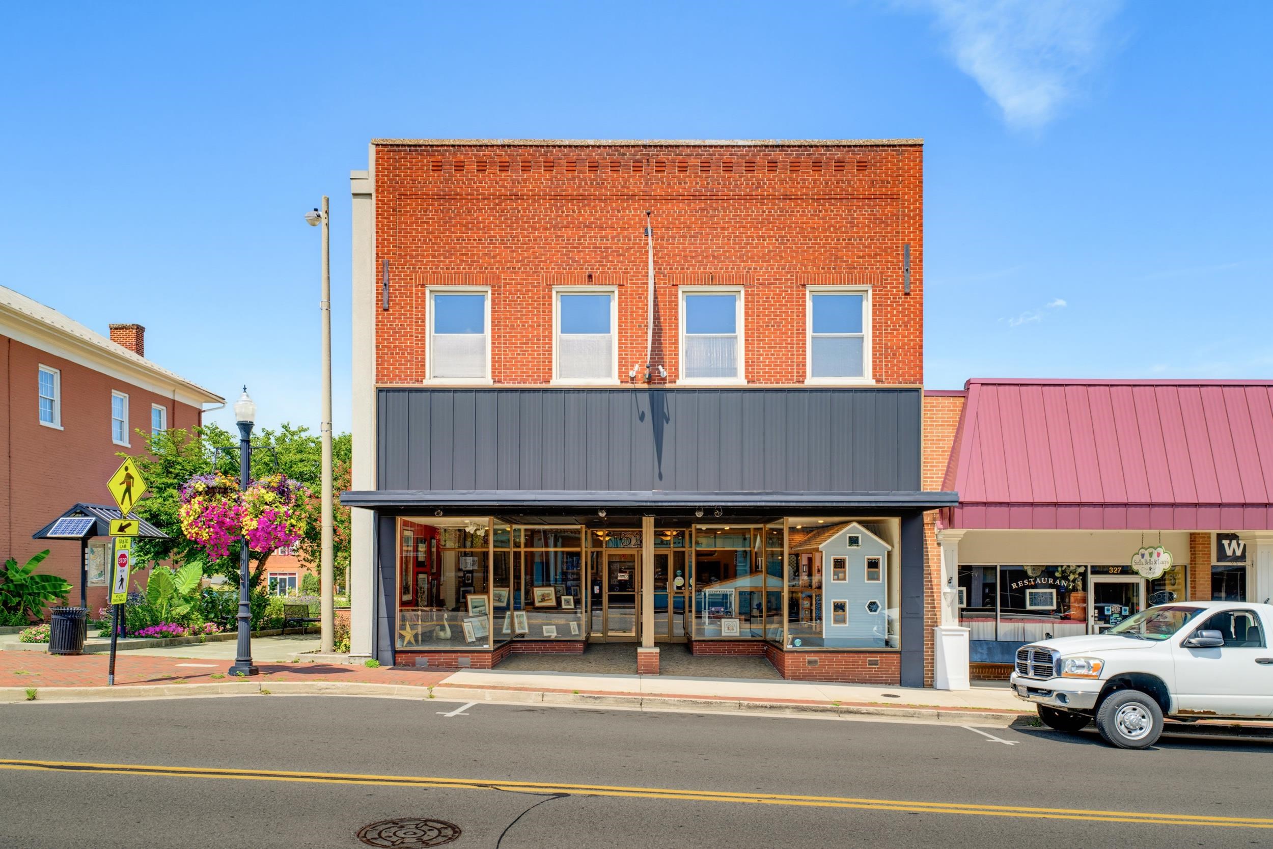 329 W Main St — photo