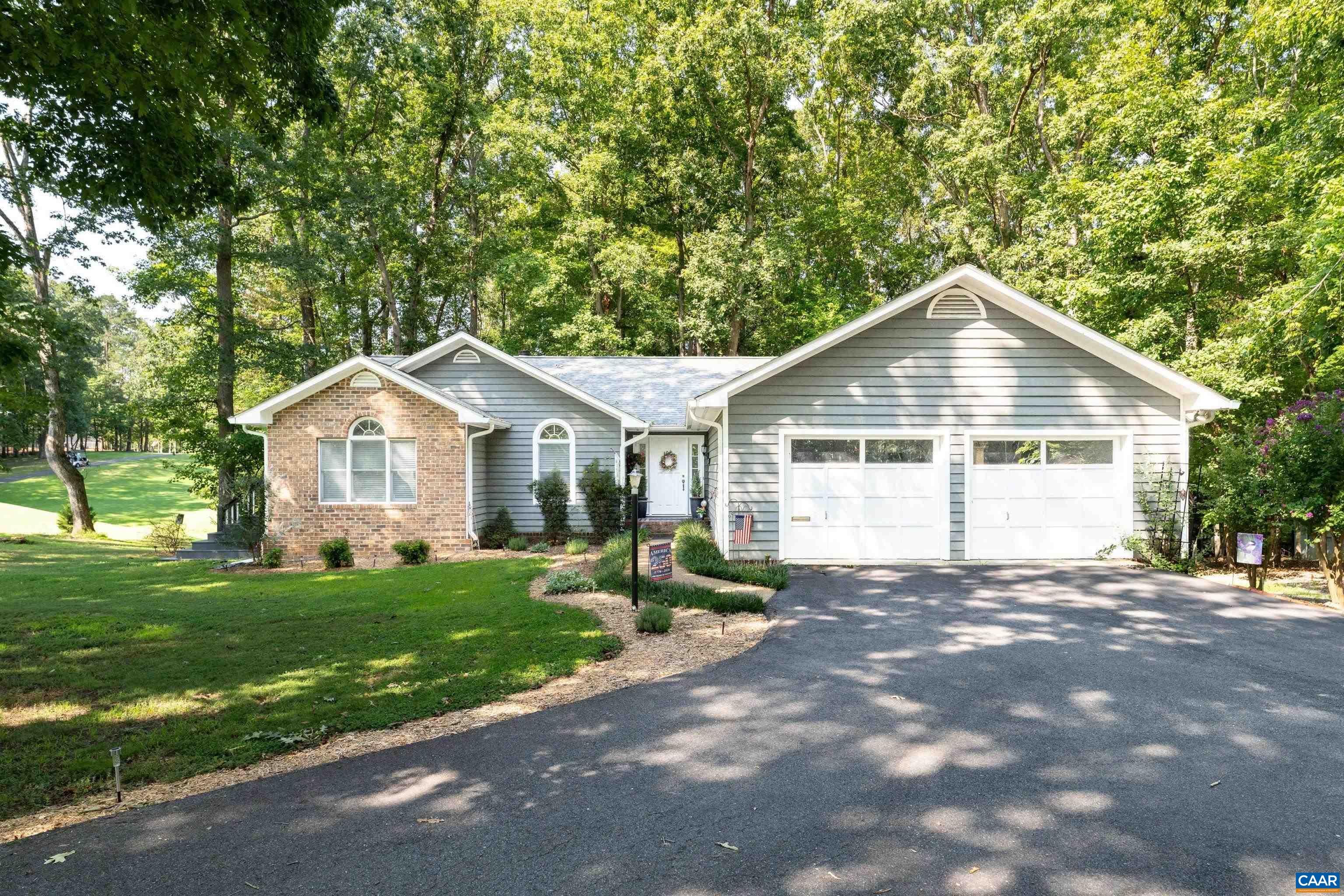 195 Jefferson Dr — photo