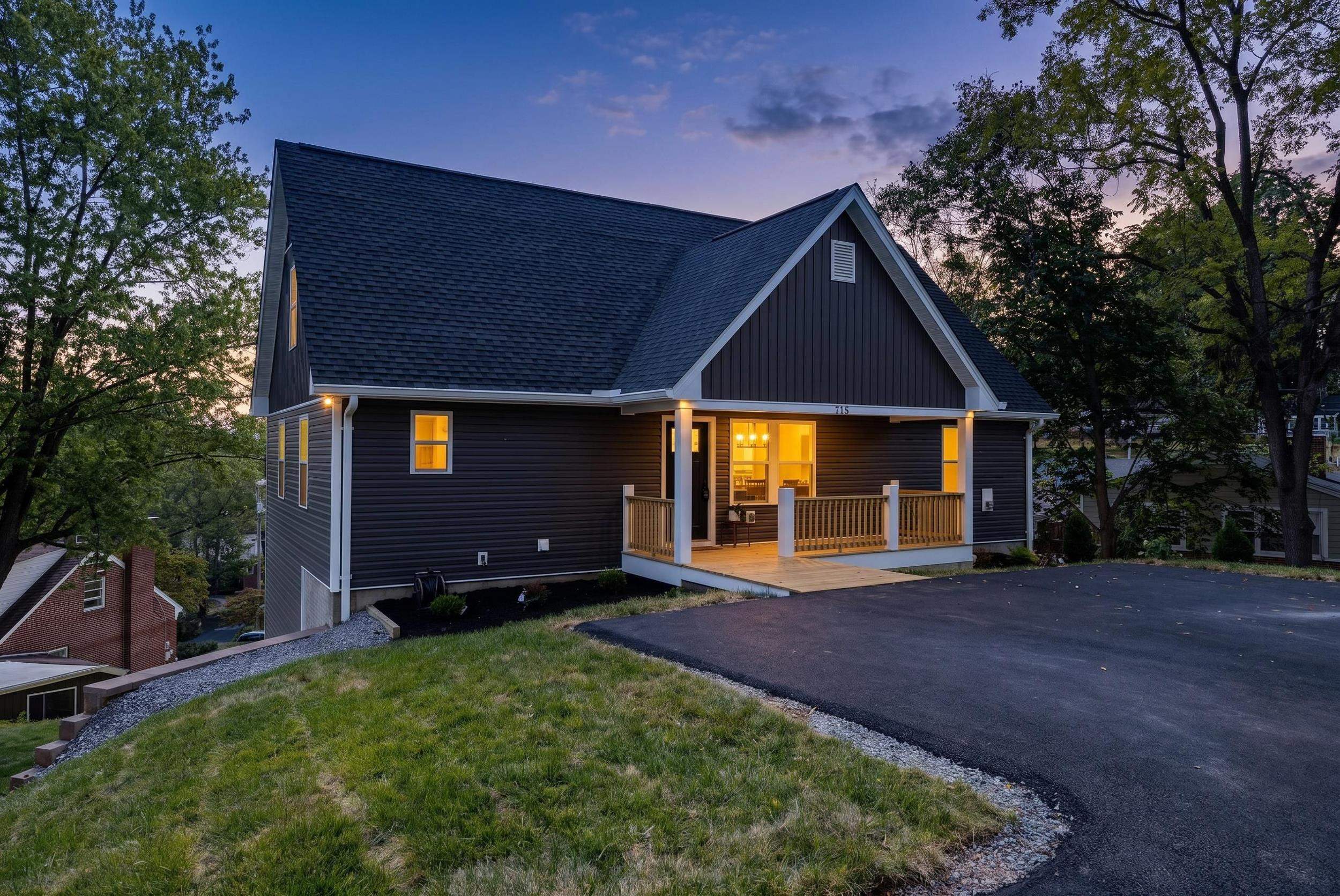 715 Hillcrest Dr — photo