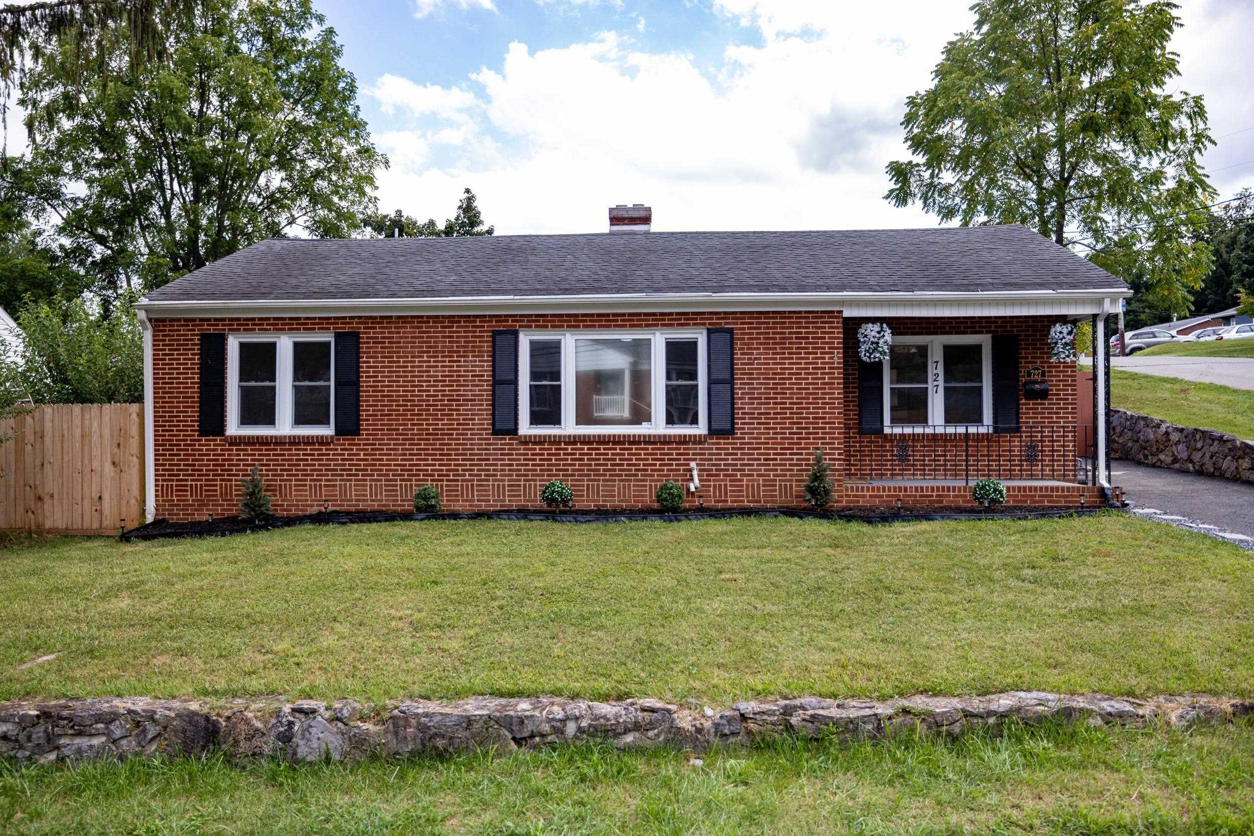 727 Cherry Hill Dr — photo