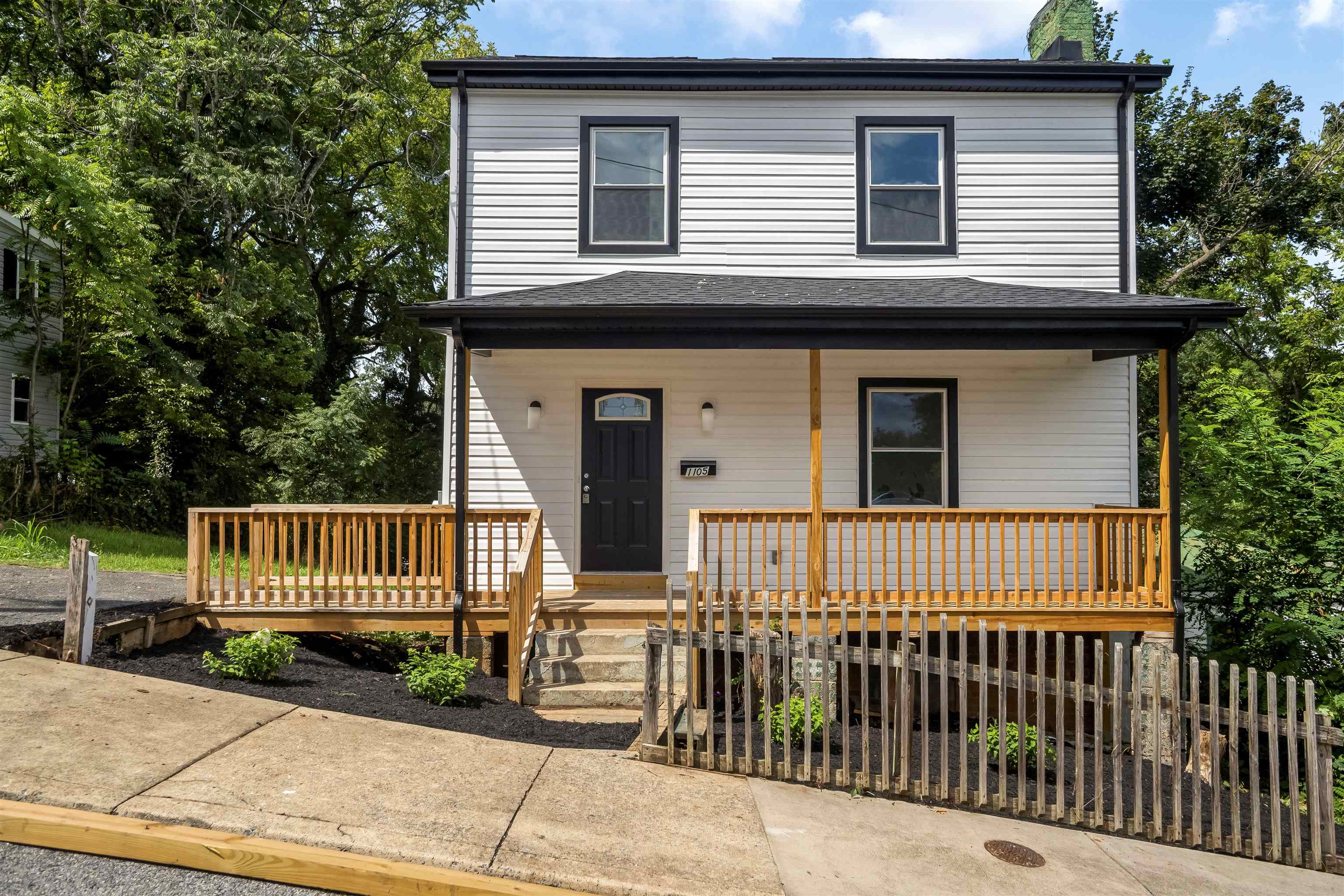 1105 W Johnson St — photo