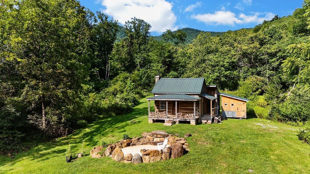 47 Rooster Ridge Road, Roseland, VA 22967