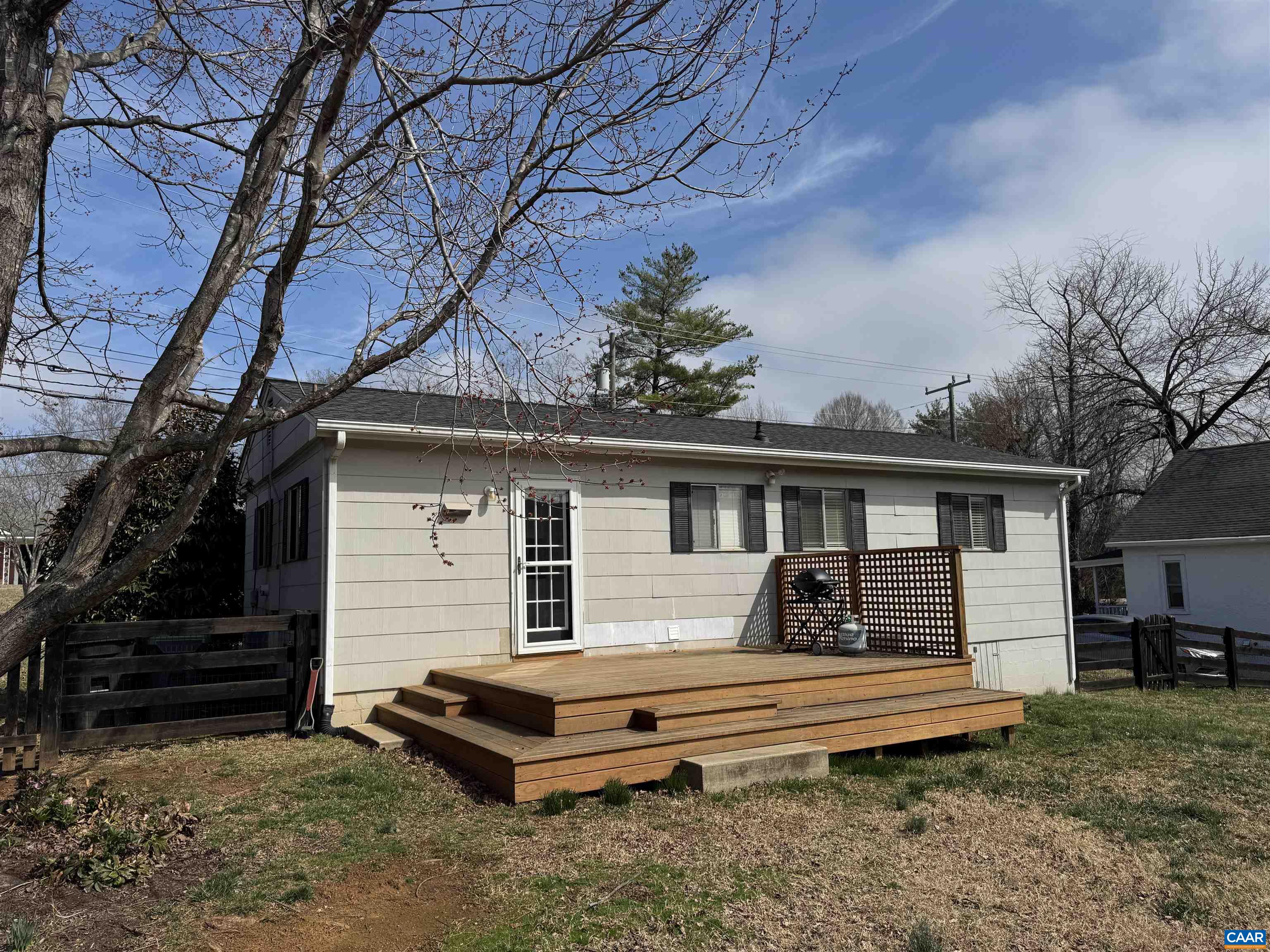 402 Harris Rd — photo