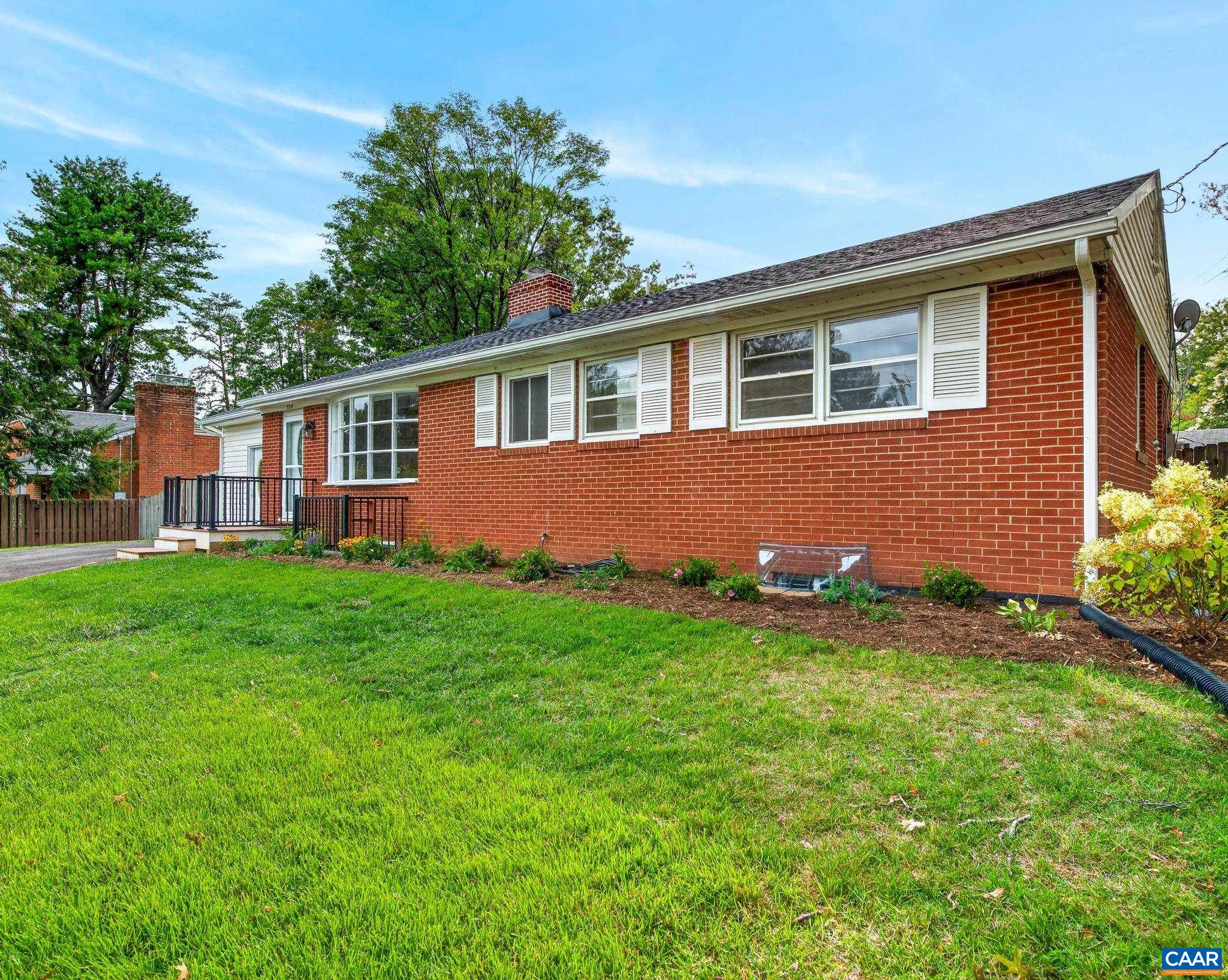 2219 Greenbrier Dr — photo