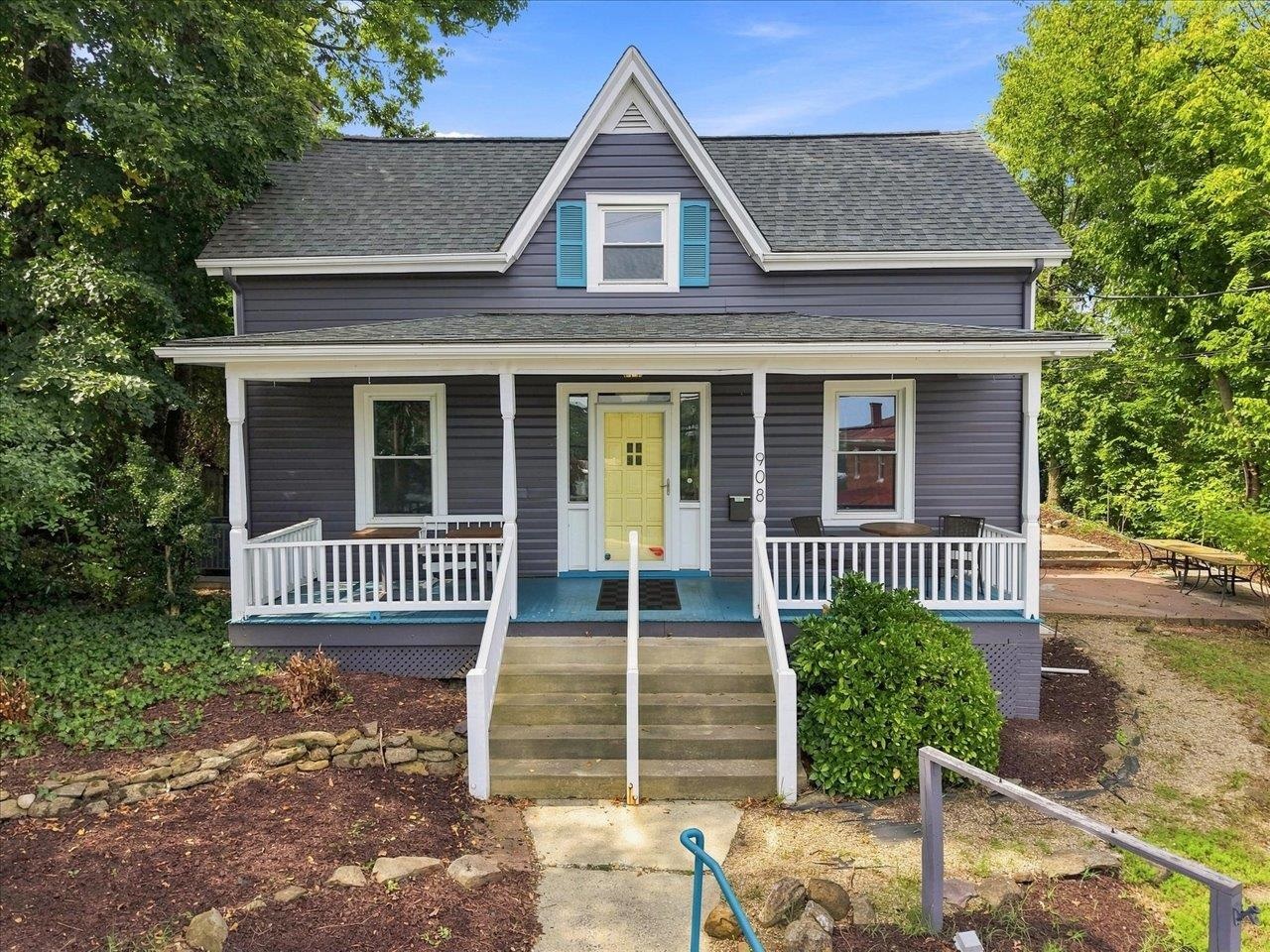 908 W Main St — photo