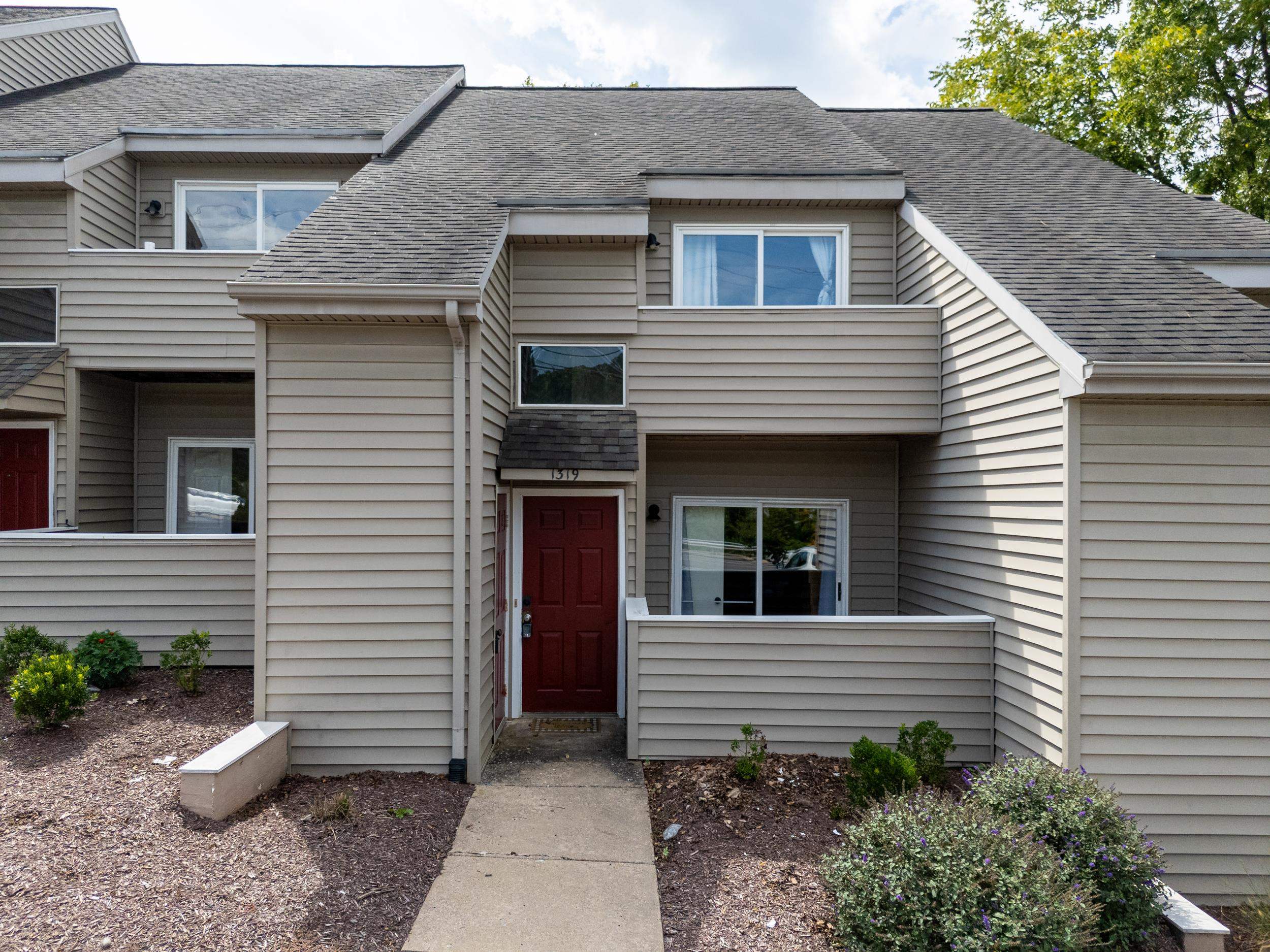 1319 Bradley Dr — photo