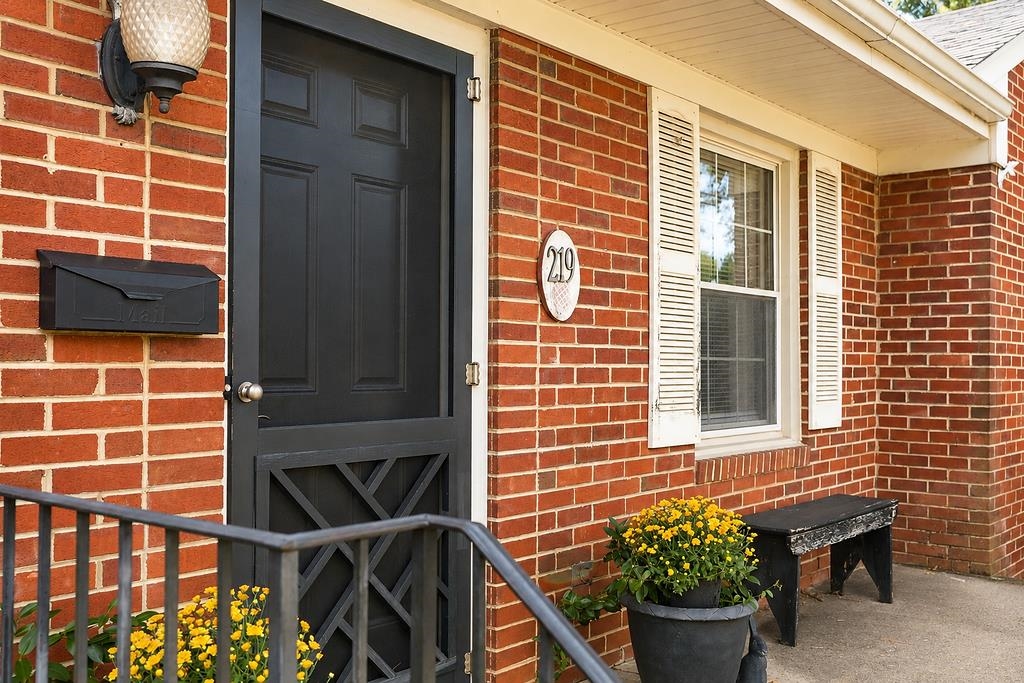 219 Robin Road, Waynesboro, VA 22980 — photo 2