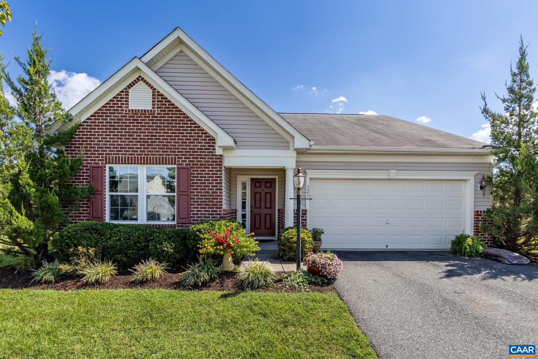 323 Elizabeth Dr — photo