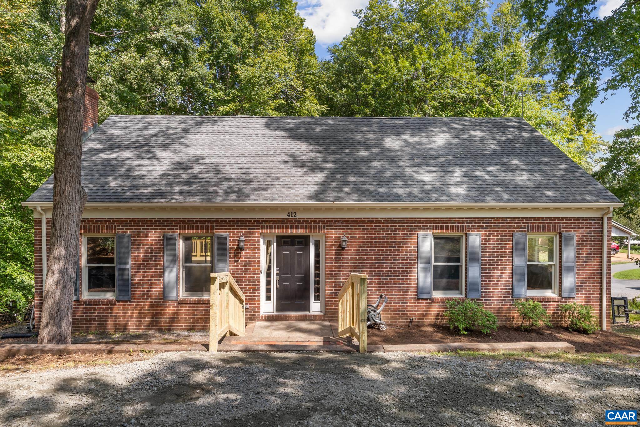 412 Berwick Ct — photo
