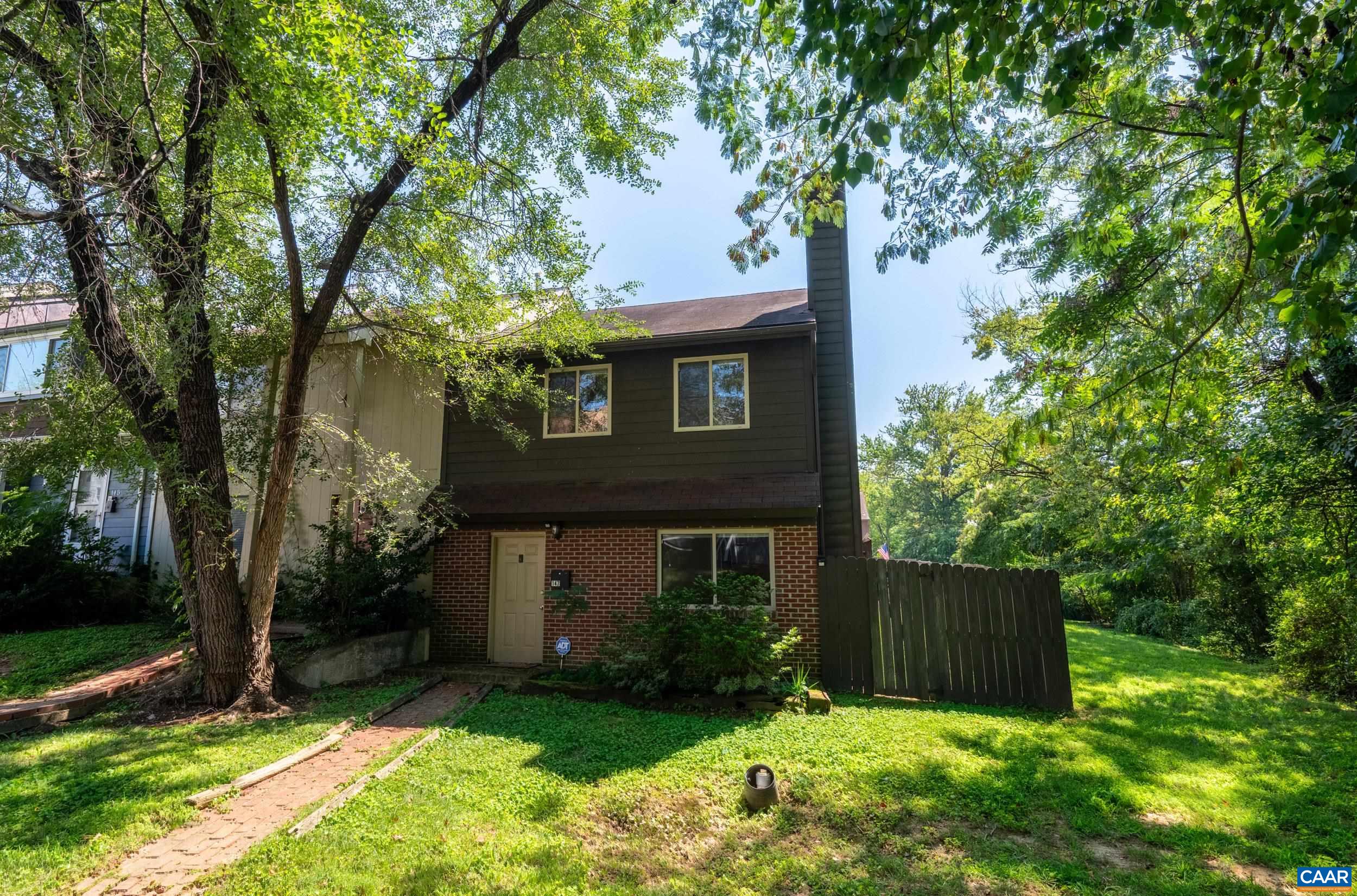 147 Woodlake Dr — photo