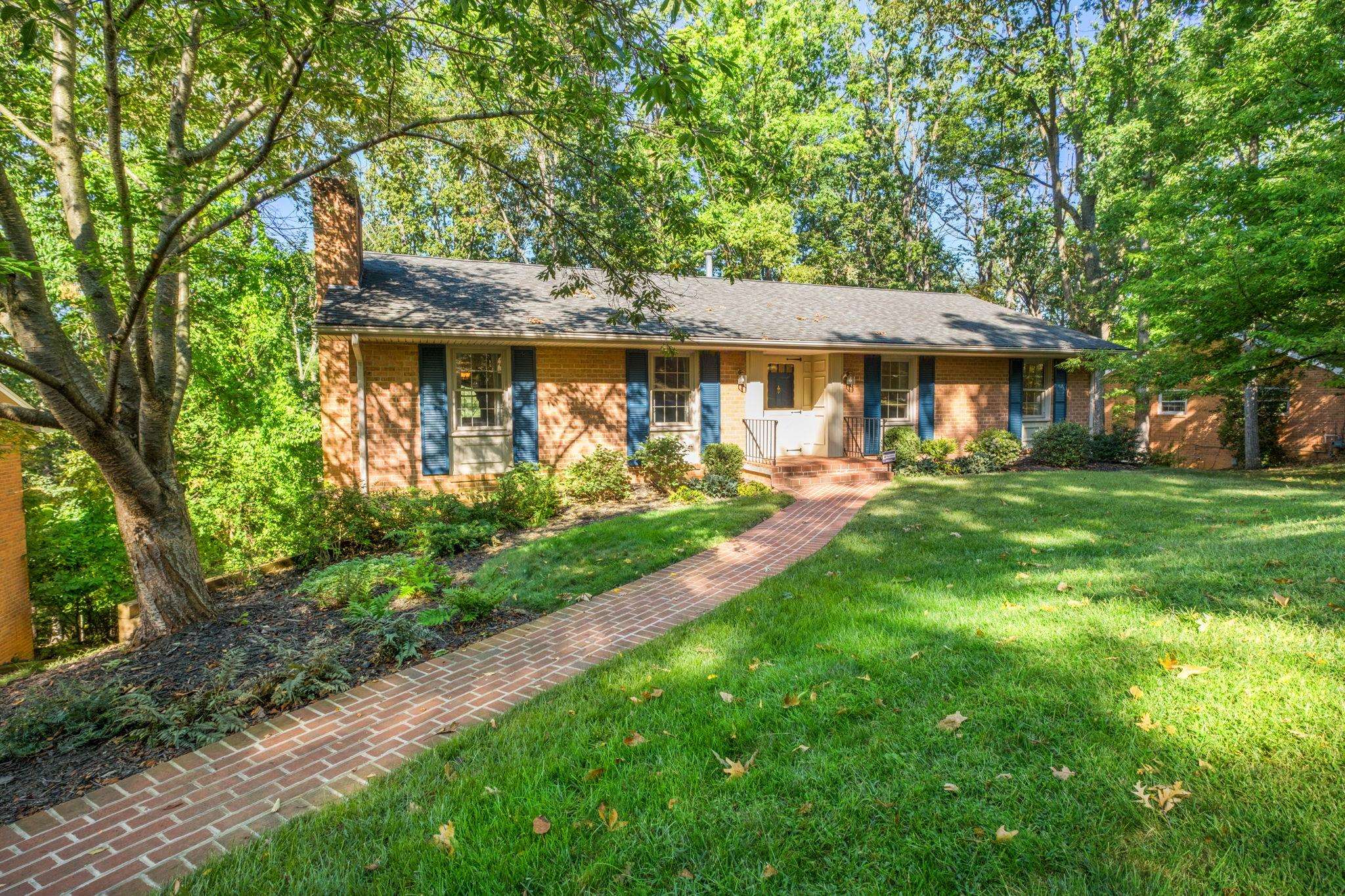 1209 Pinehurst Rd — photo