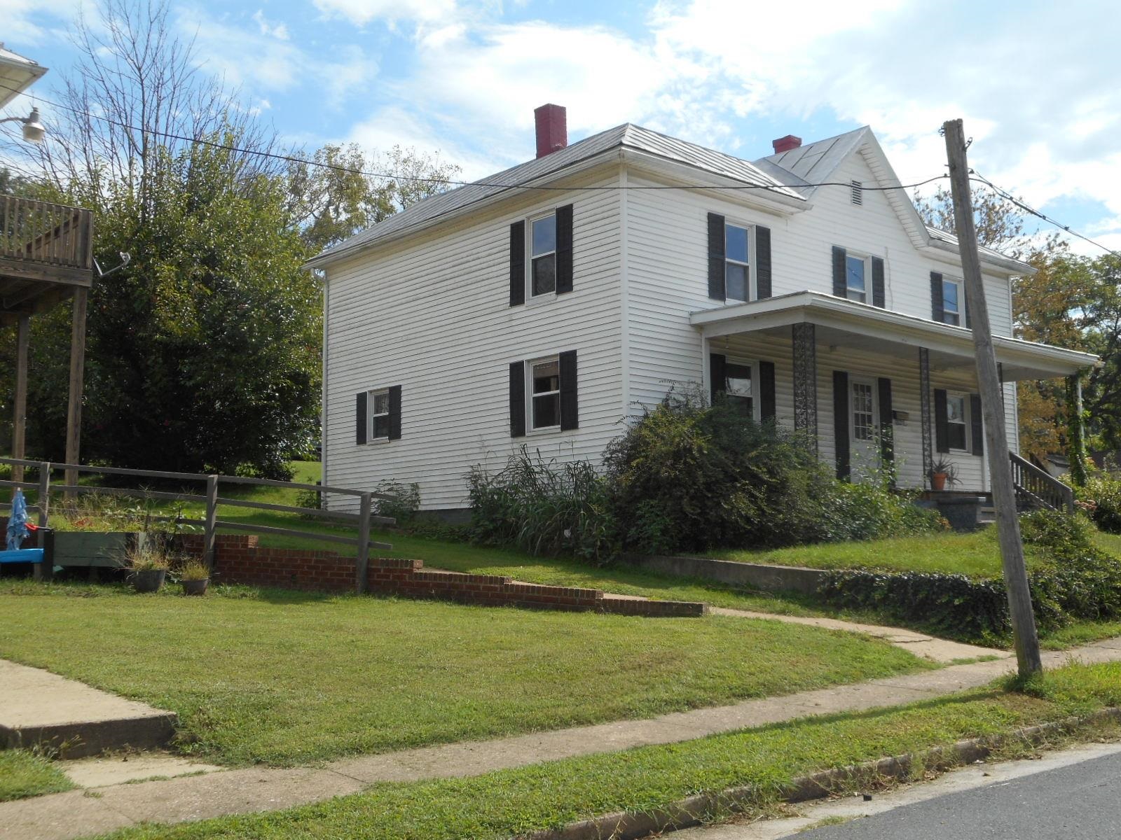 312 First St — photo