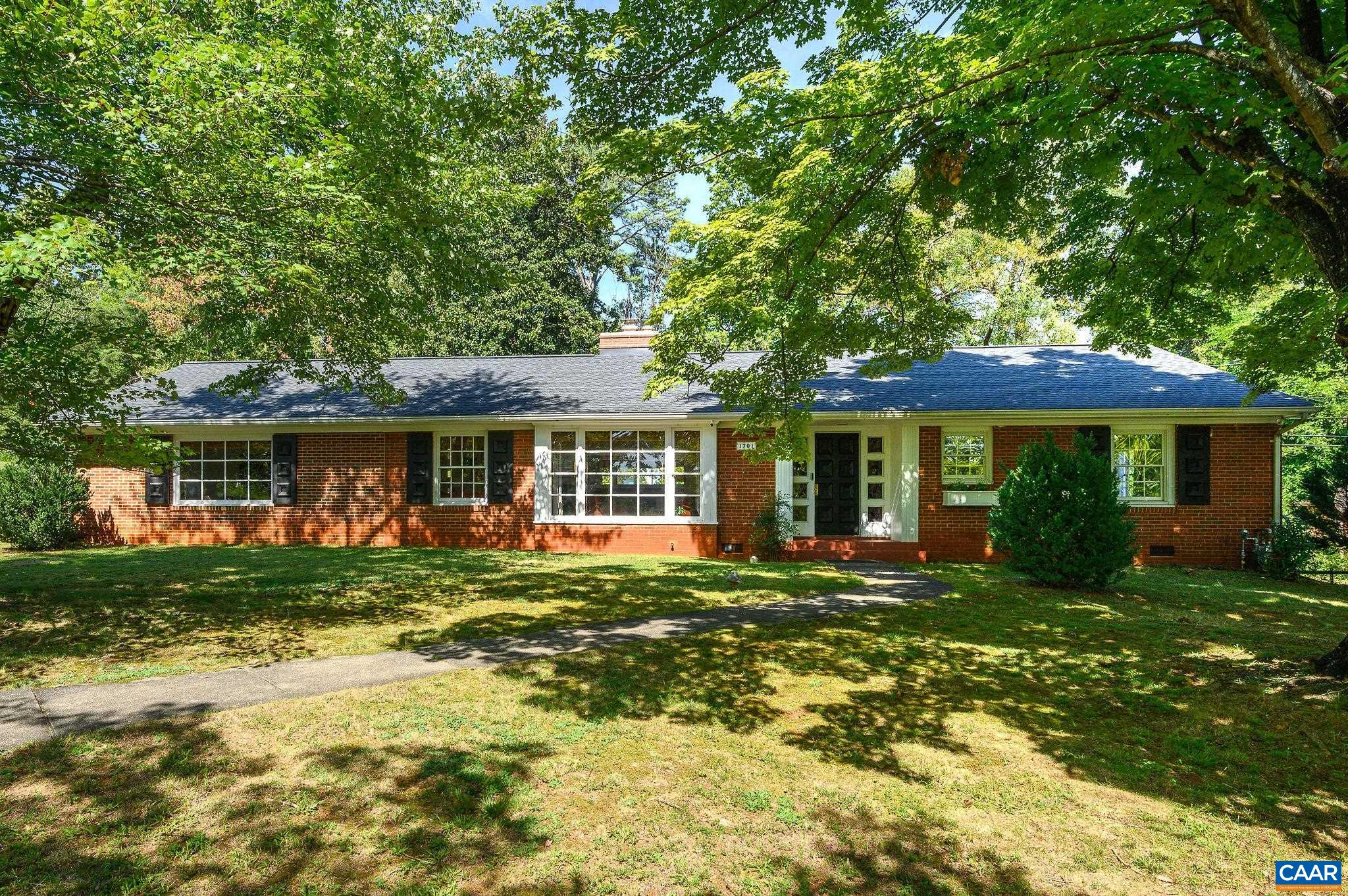1701 Kenwood Ln — photo