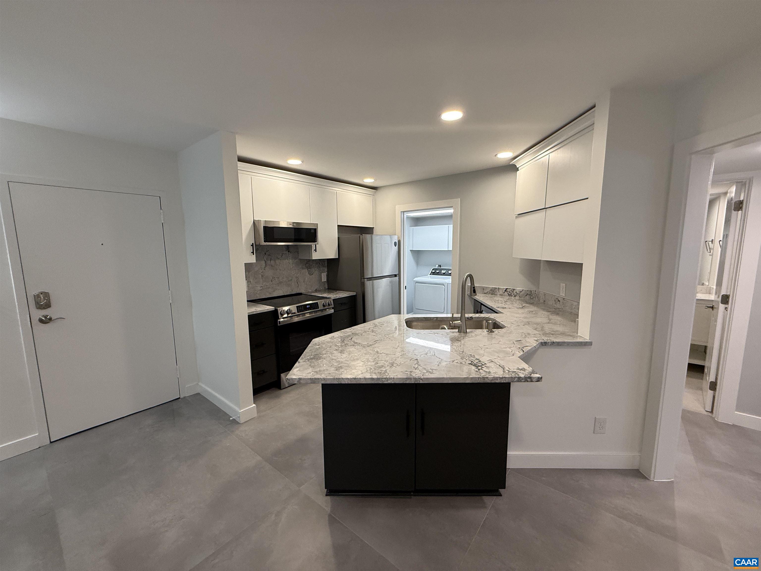 2108 Jefferson Park Ave B — photo