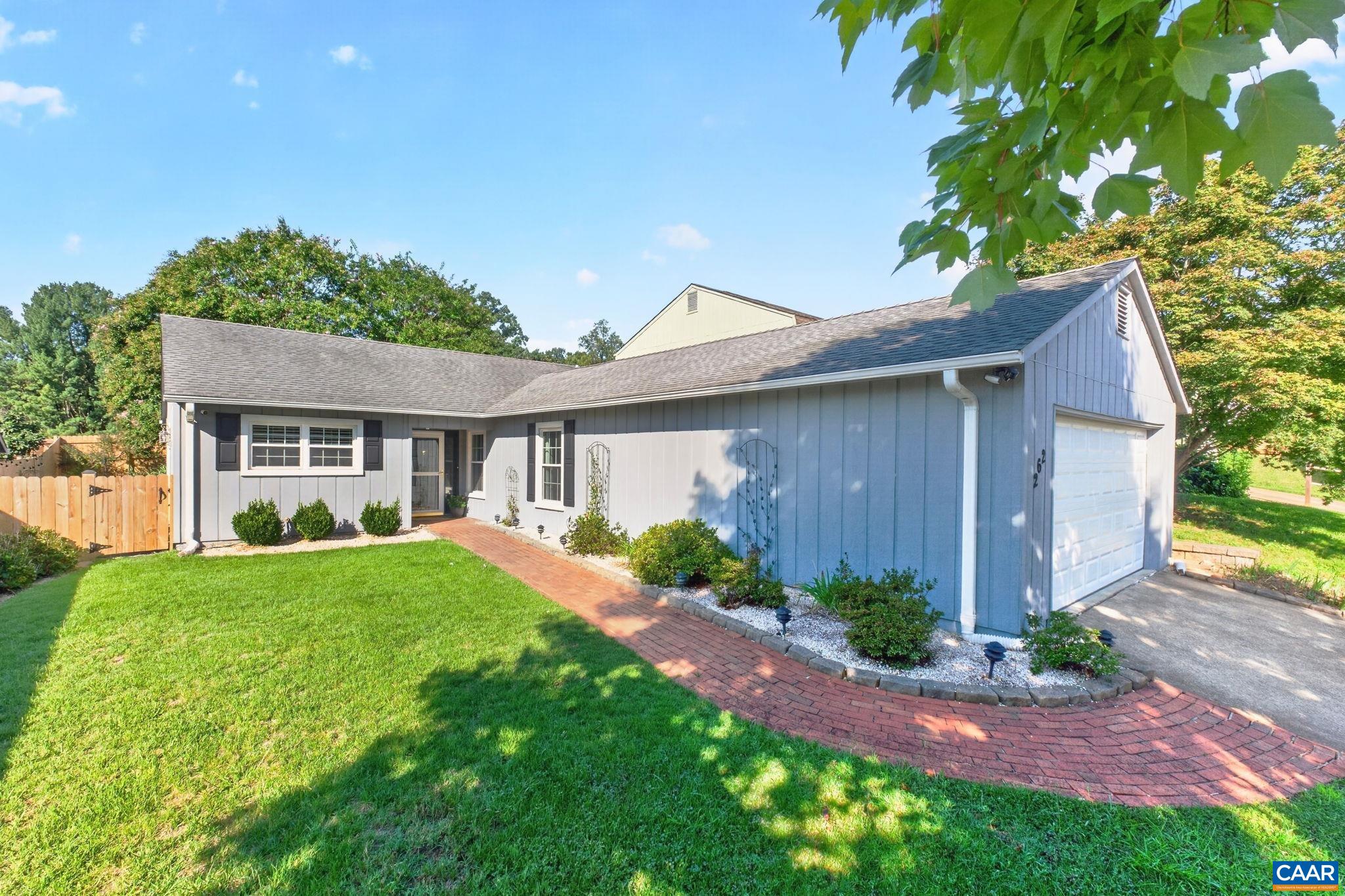 262 Lakeview Dr — photo