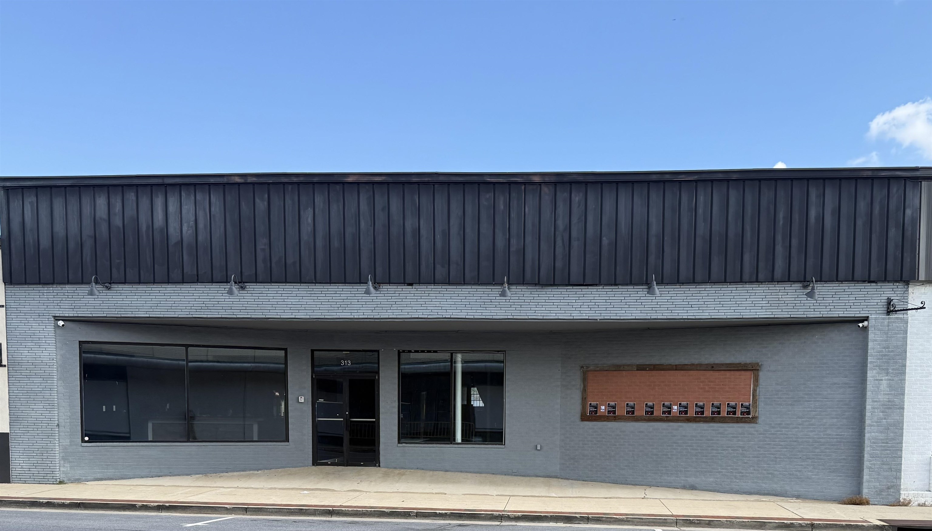 313 W Main St — photo