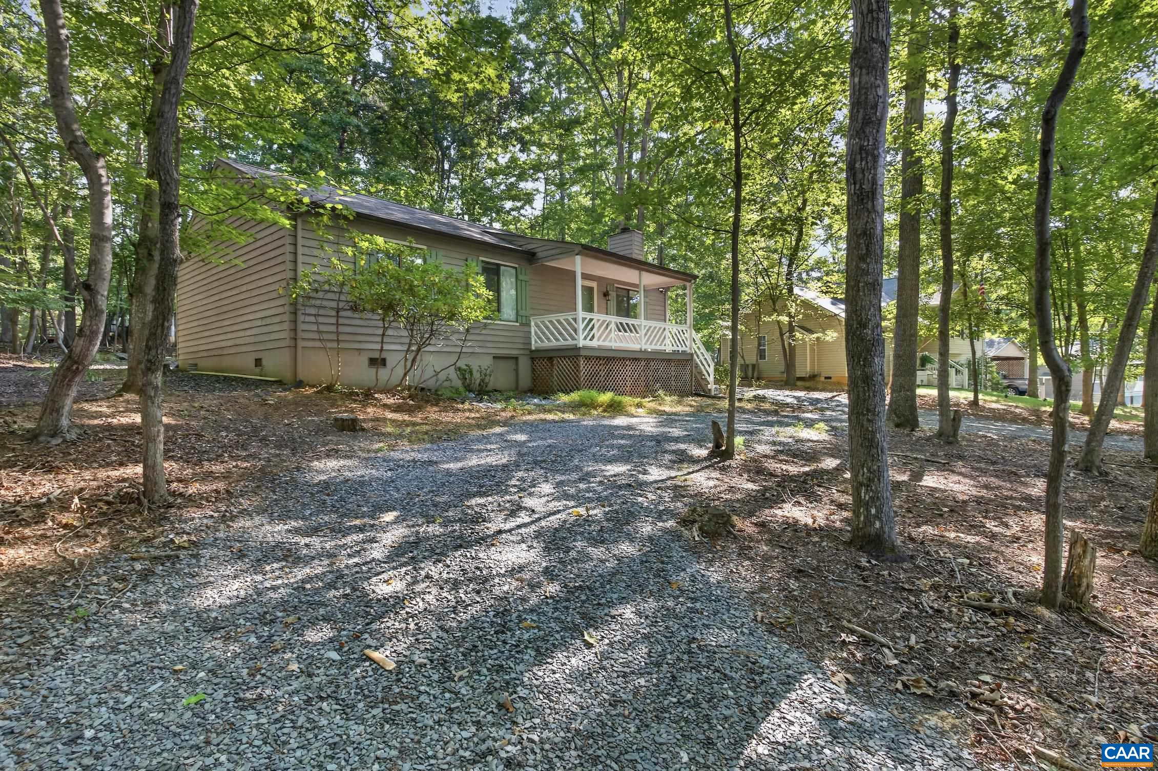 41 Oak Grove Dr — photo
