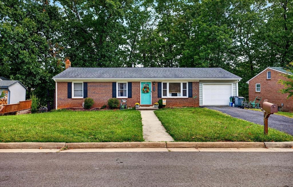 604 Hilltop Dr — photo