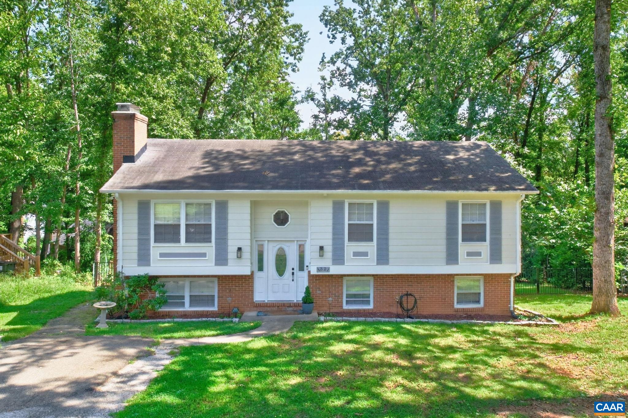 1321 Oak Tree Ln — photo
