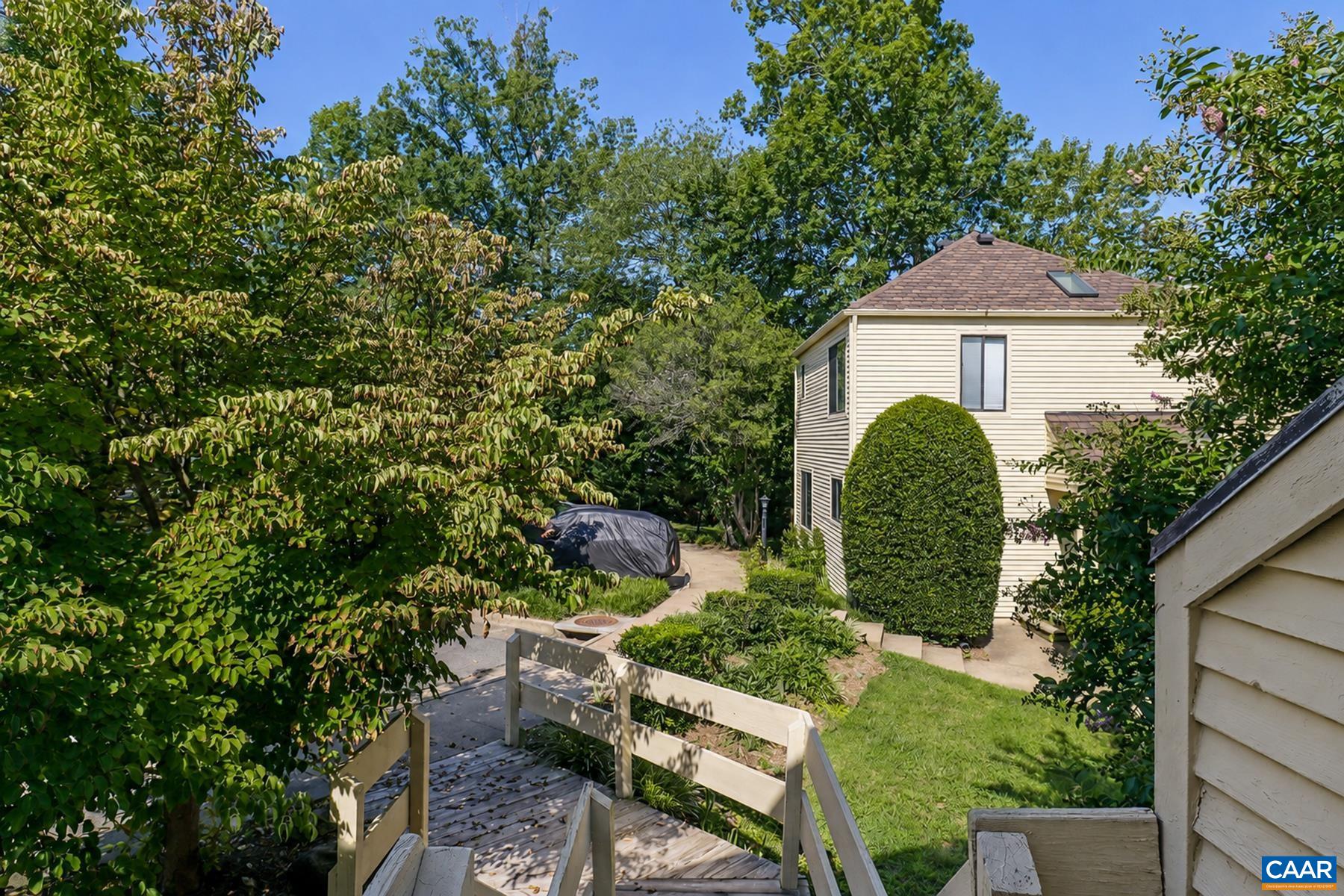 1210 Chatham Rdg — photo