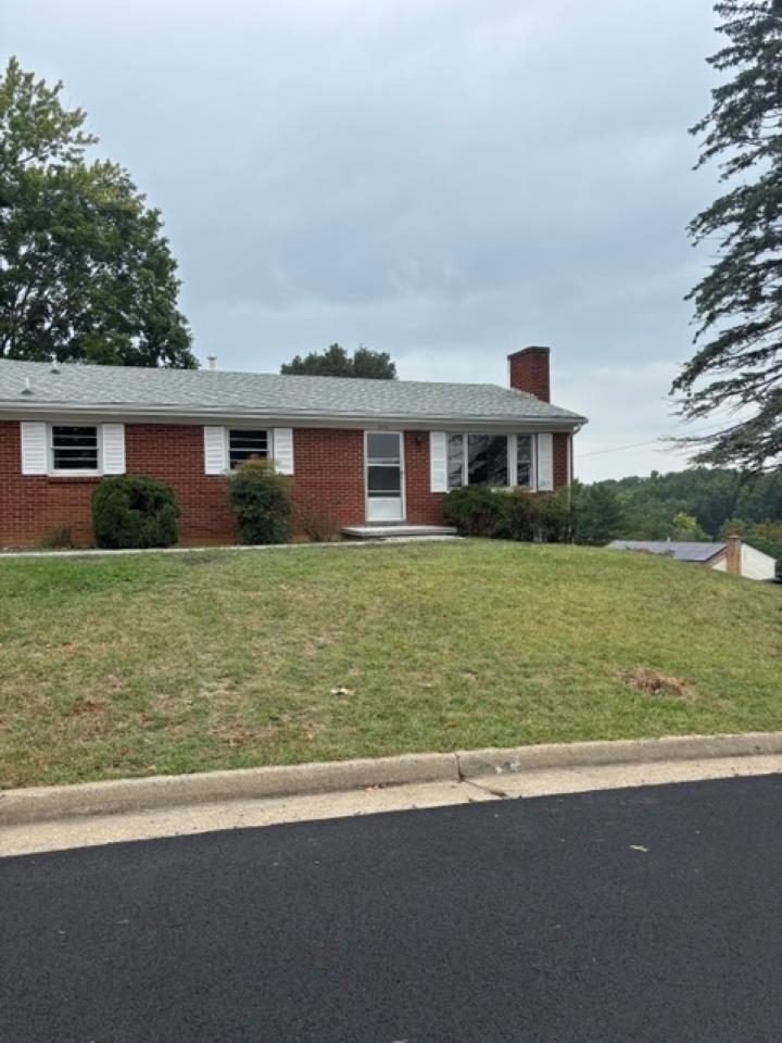 316 Monument Dr — photo