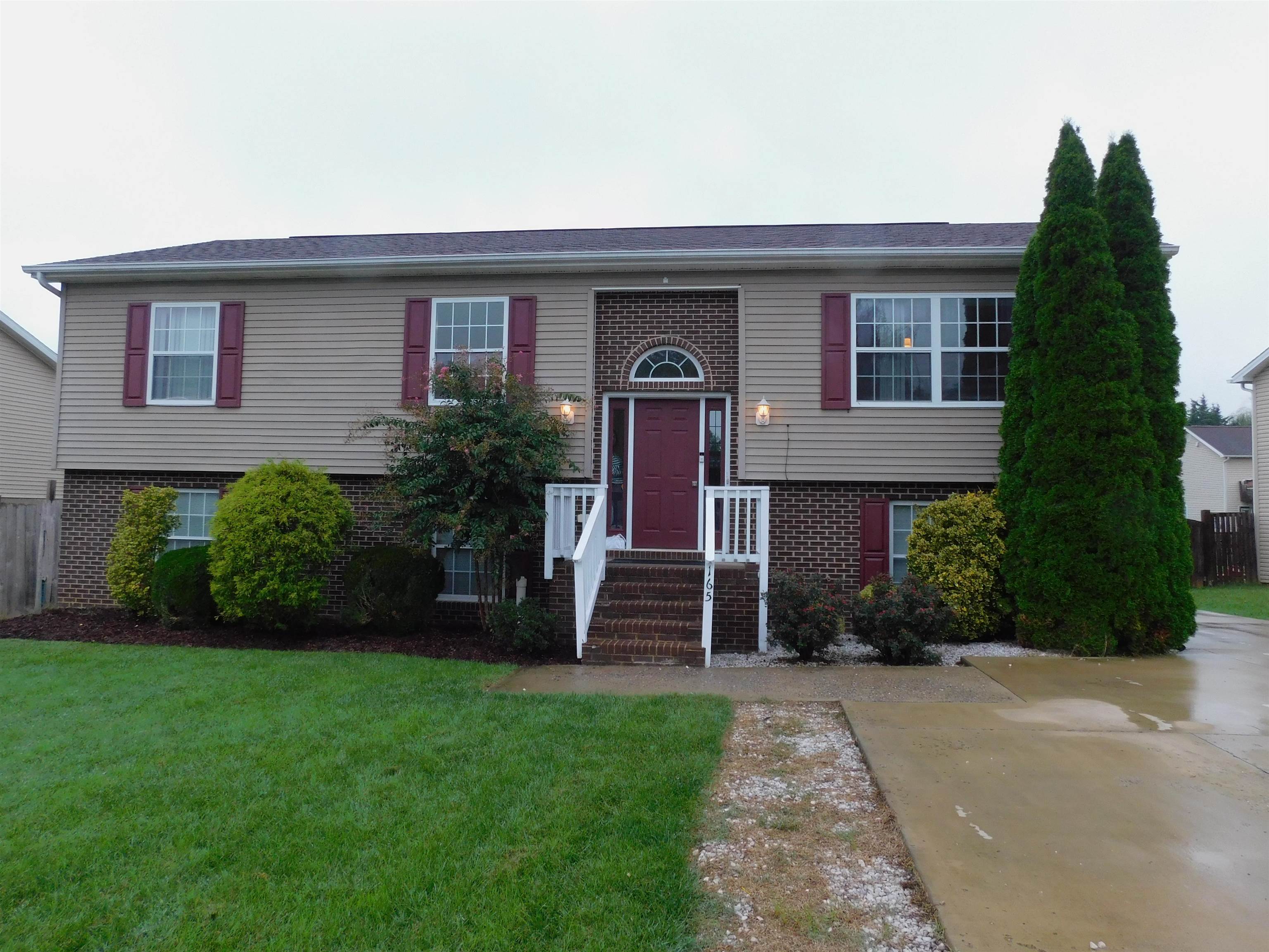 165 Clara Ct — photo