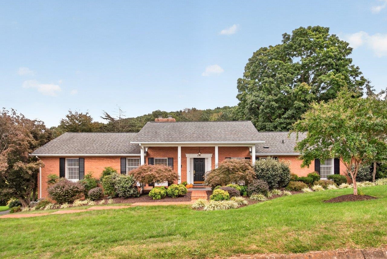 418 Fairway Dr — photo