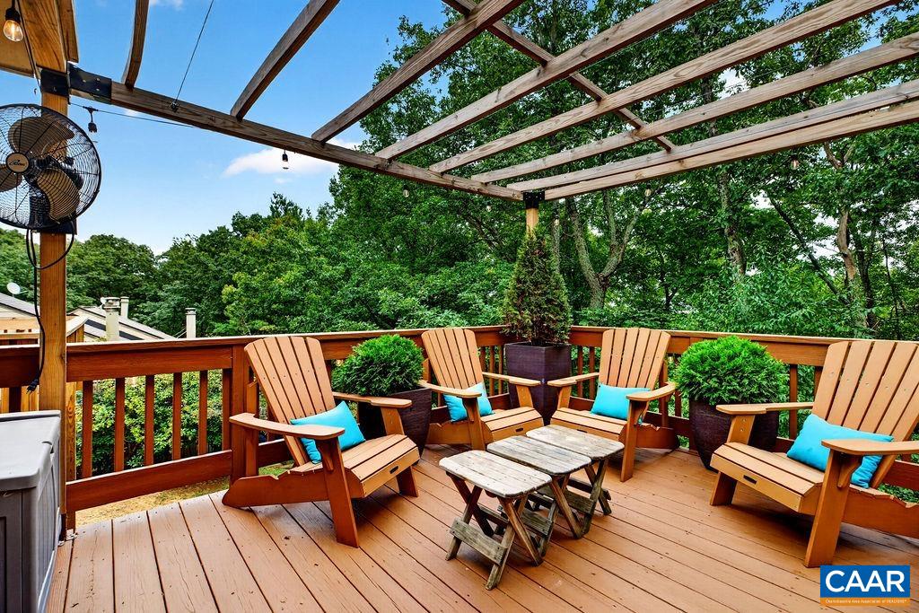 620 White Oak Condos — photo