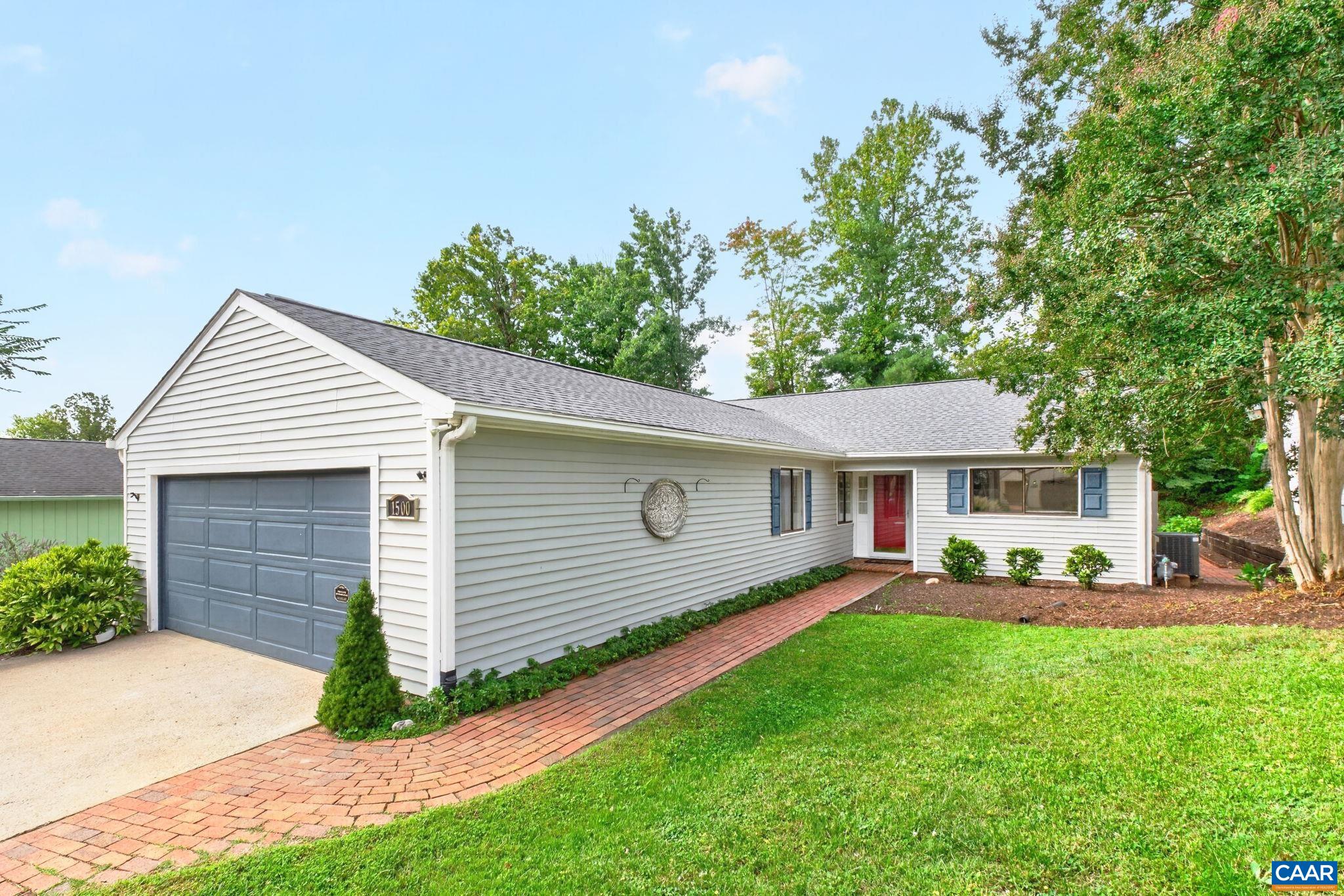 1500 Lake Forest Dr — photo