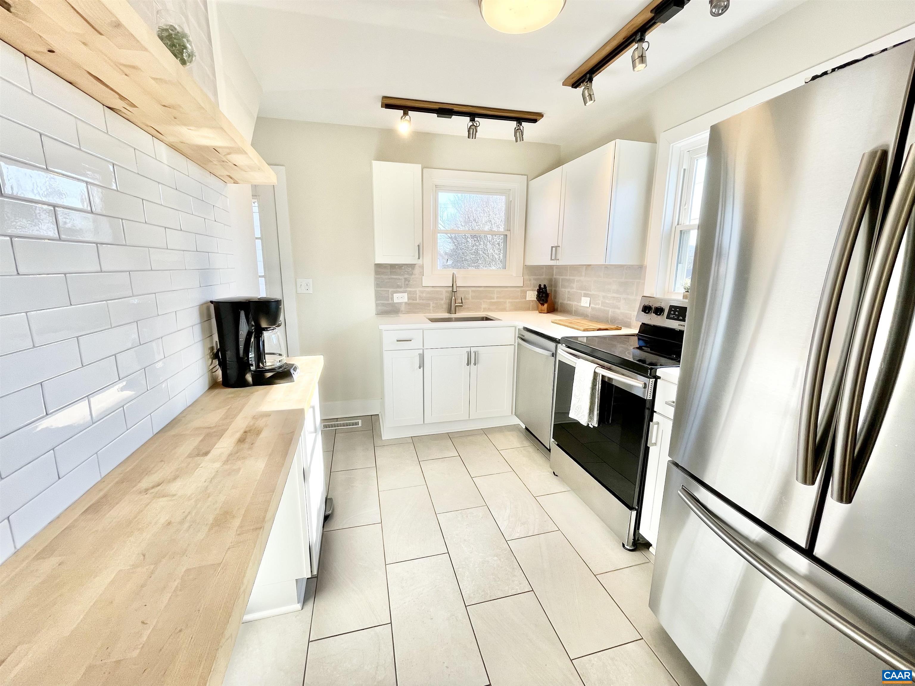 1325 Willow Dr — photo