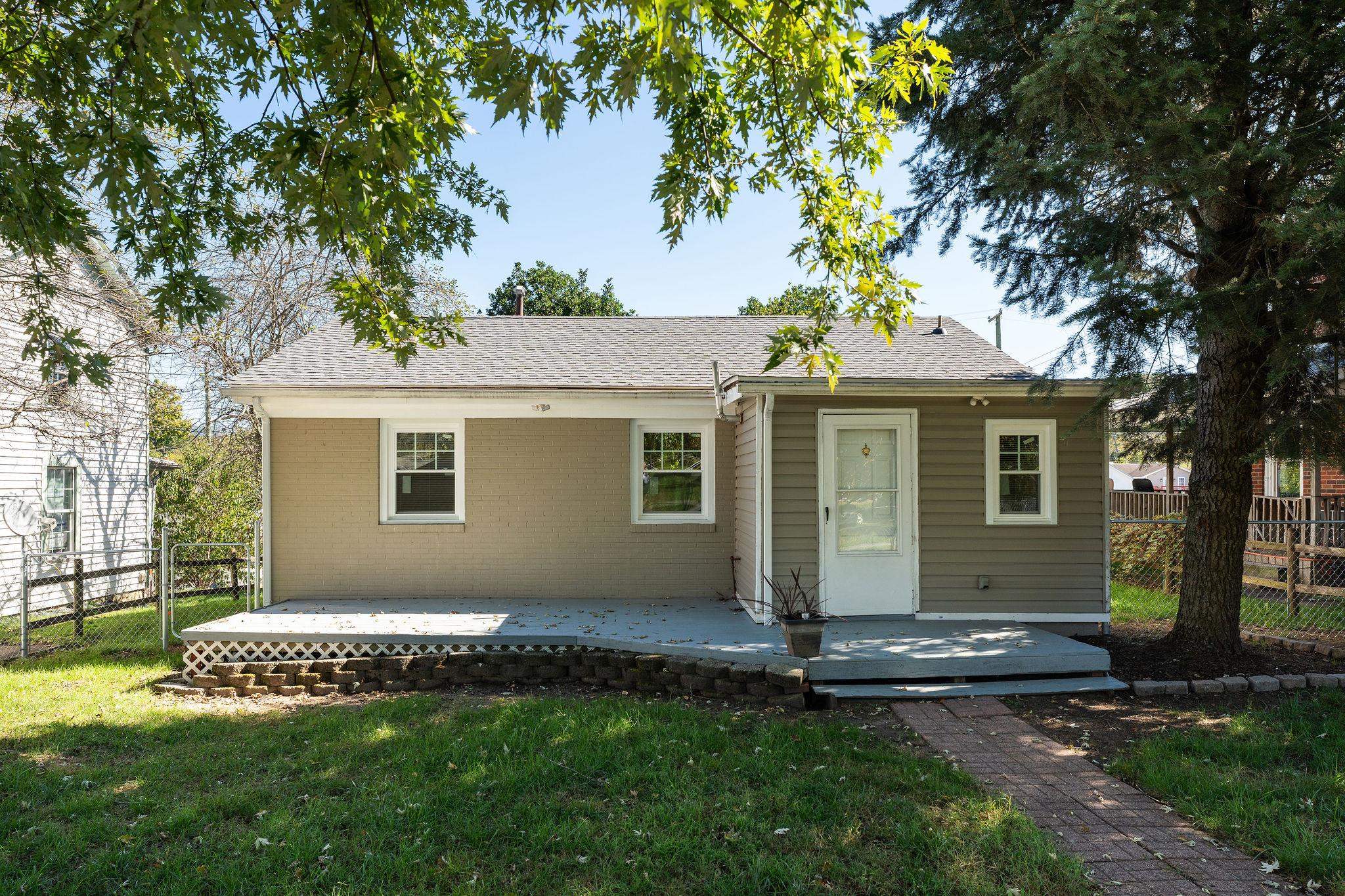 605 N Delphine Ave — photo